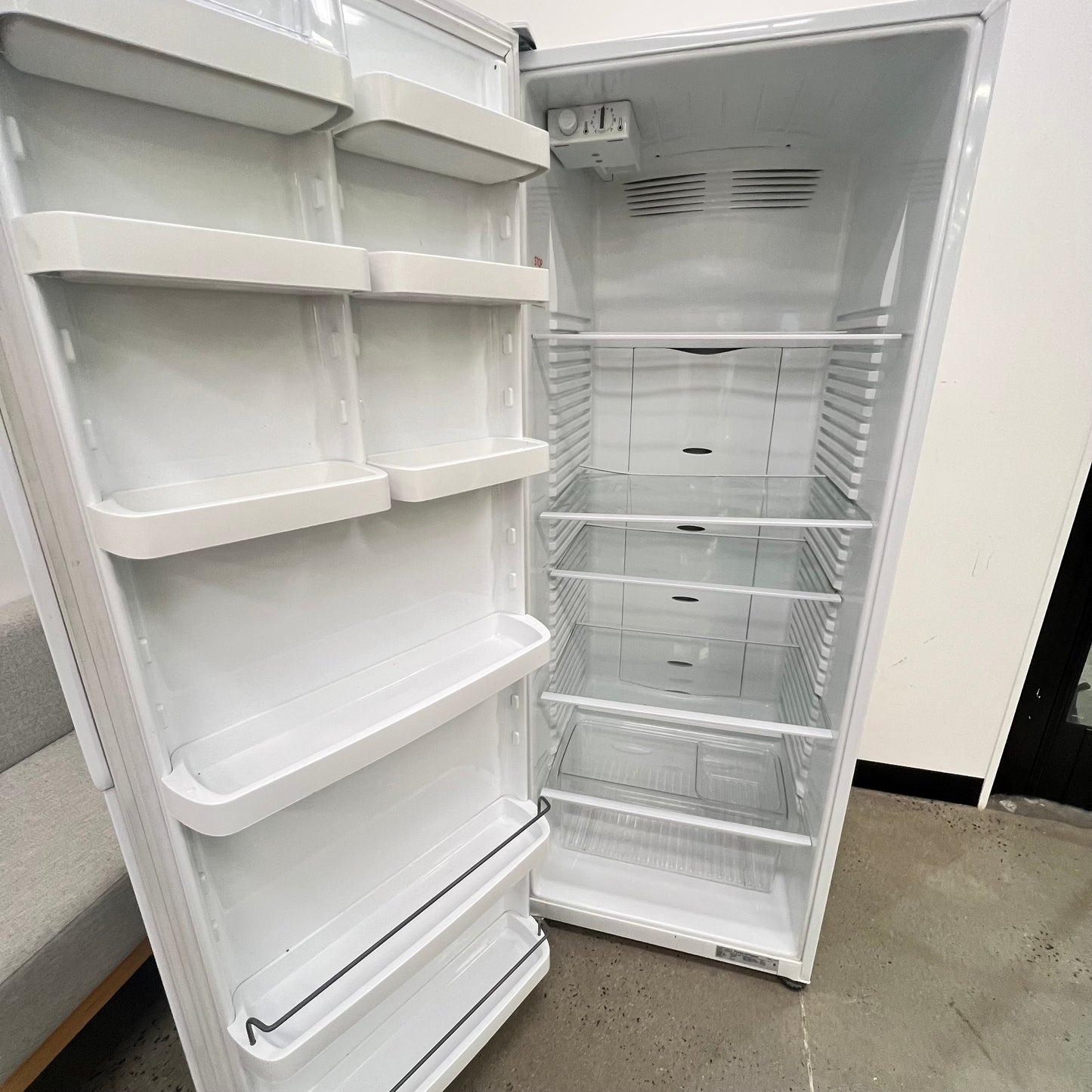 Fisher & Paykel E450LWW 451L Upright Fridge