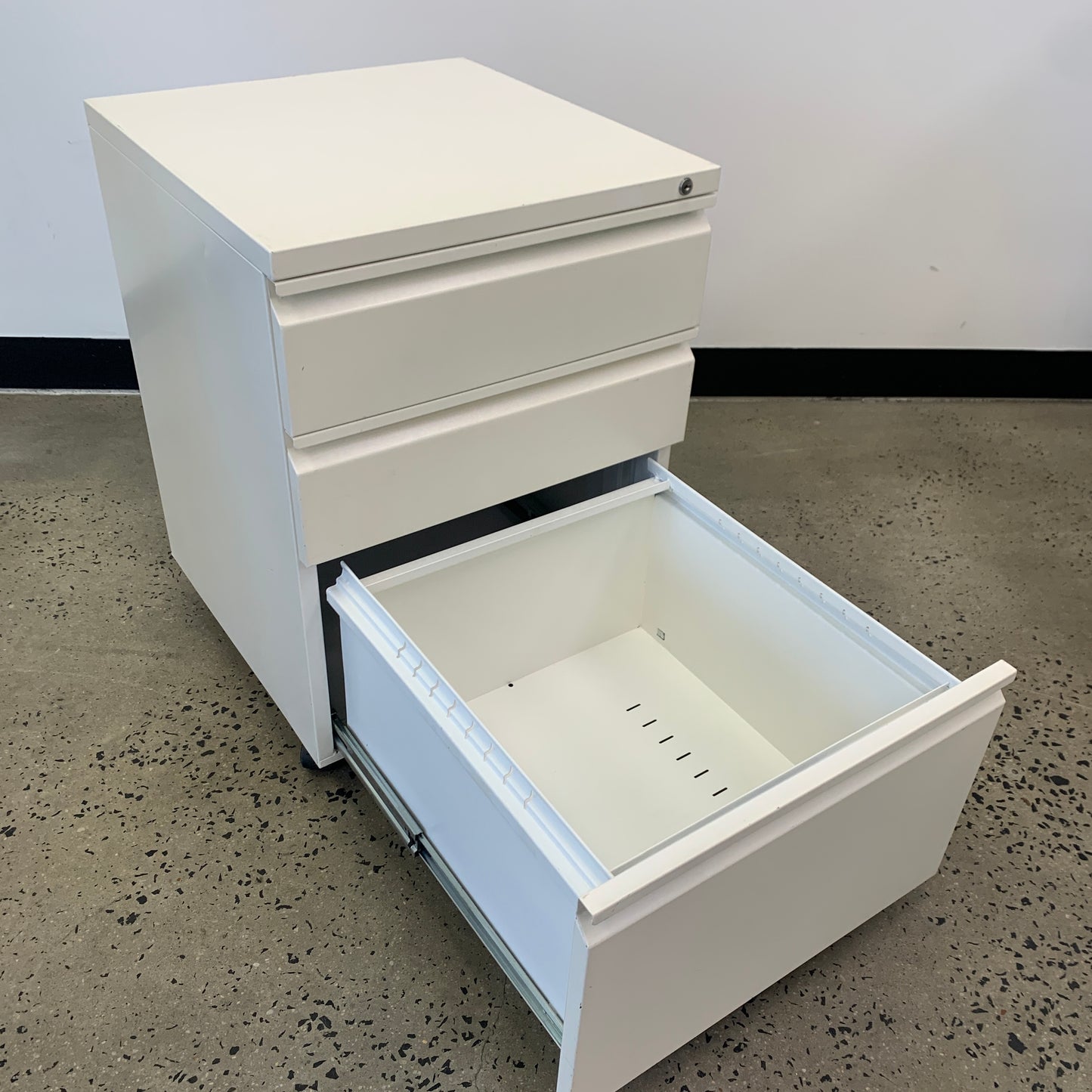 White Pedestal 3 Drawers Metal