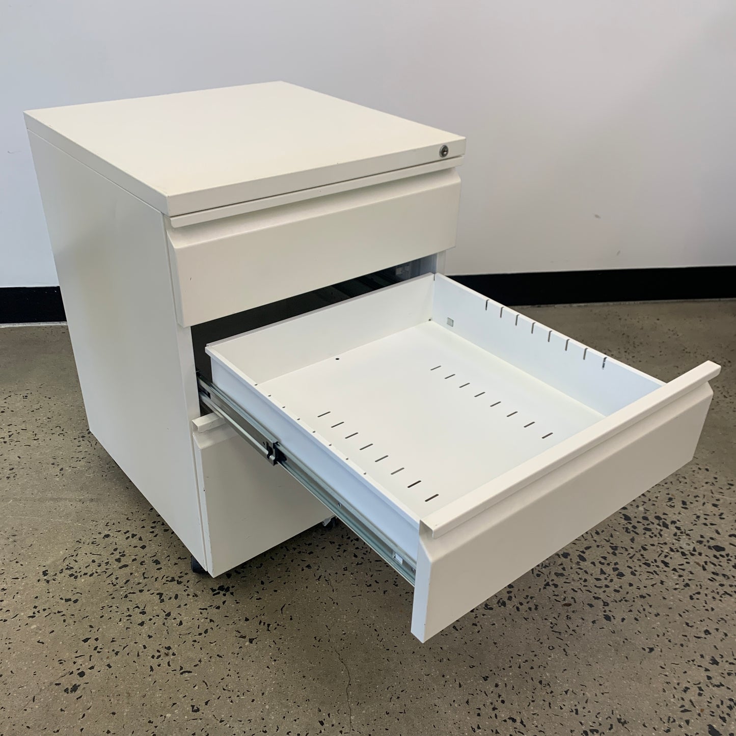 White Pedestal 3 Drawers Metal