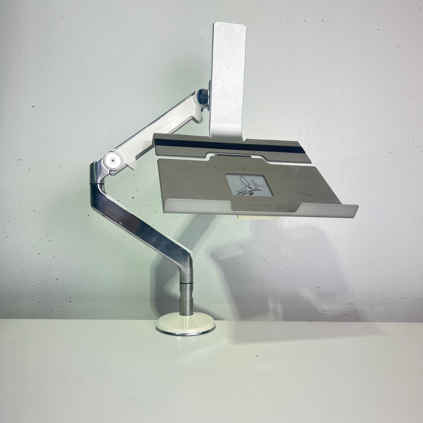 Humanscale Single Monitor Arm M2 Polished Aluminium with Laptop Tray