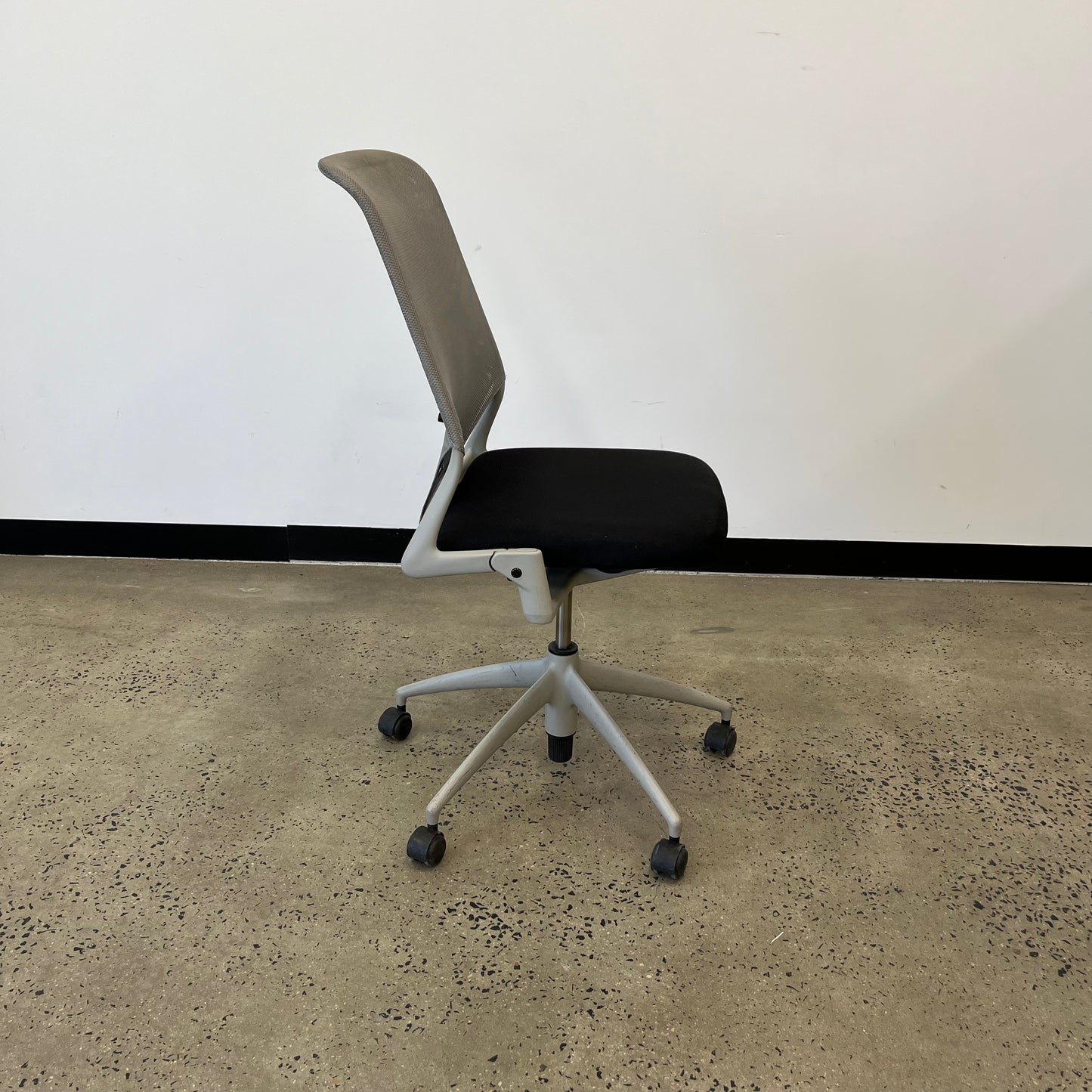 Vitra Meda 2 Mesh Grey Office Chair