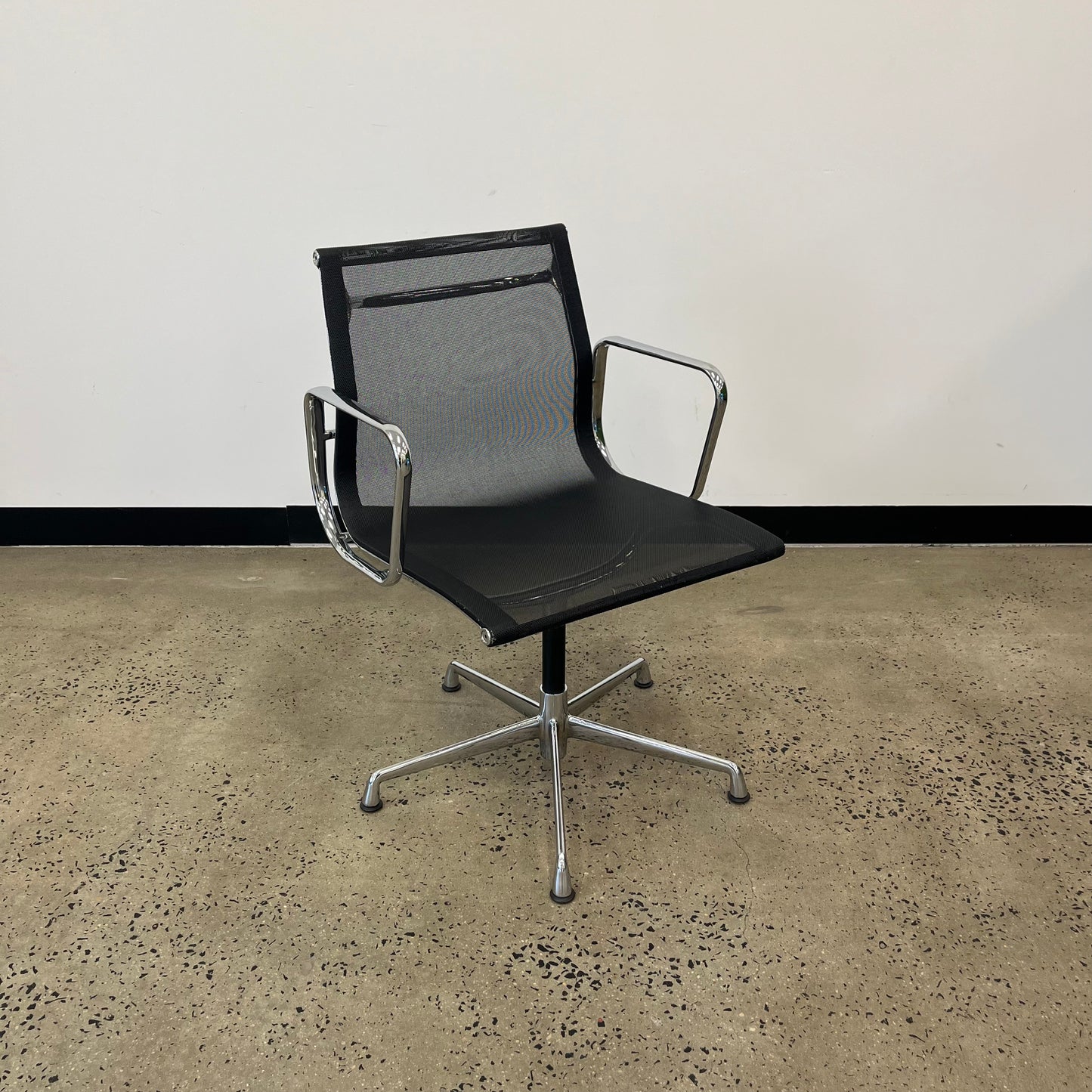 Replica Eames Ea 107 Mesh Swivel Office Chair