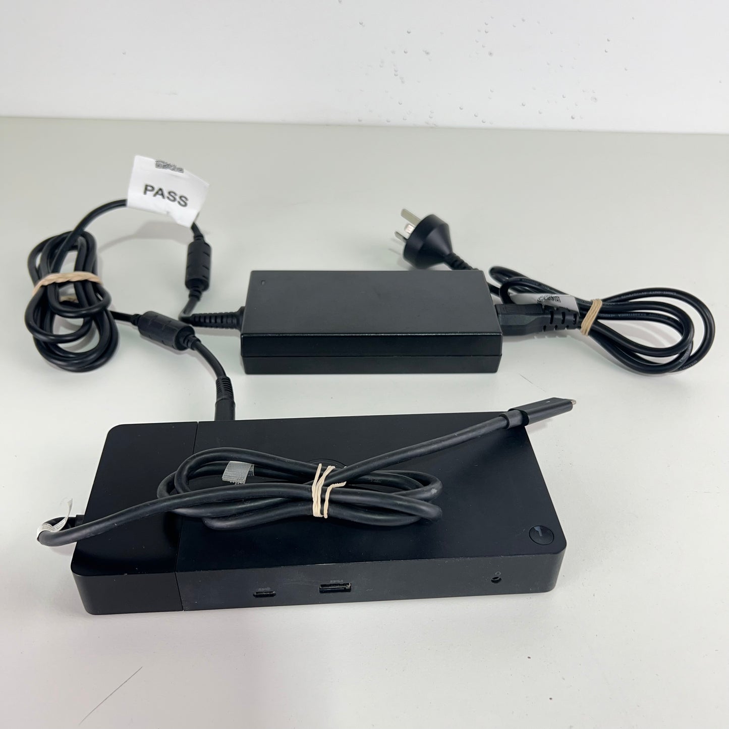 Dell WD19 Docking Station with 180W AC Power Adapter