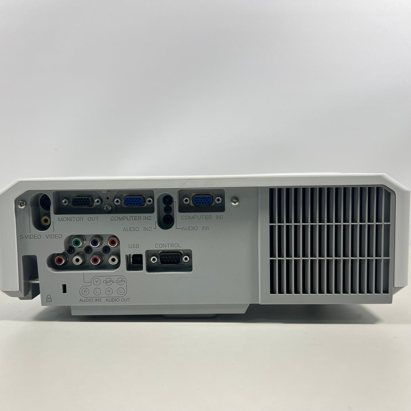 Hitachi CP-X2510 Projector