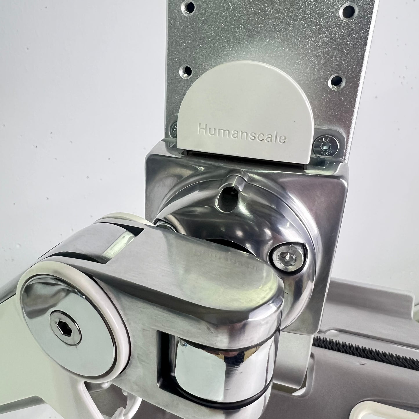 Humanscale Single Monitor Arm M2 Polished Aluminium with Laptop Tray