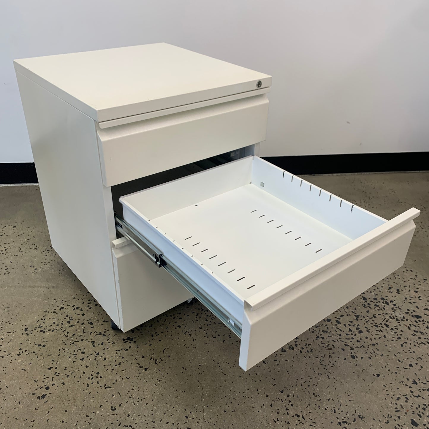 White Pedestal 3 Drawers Metal