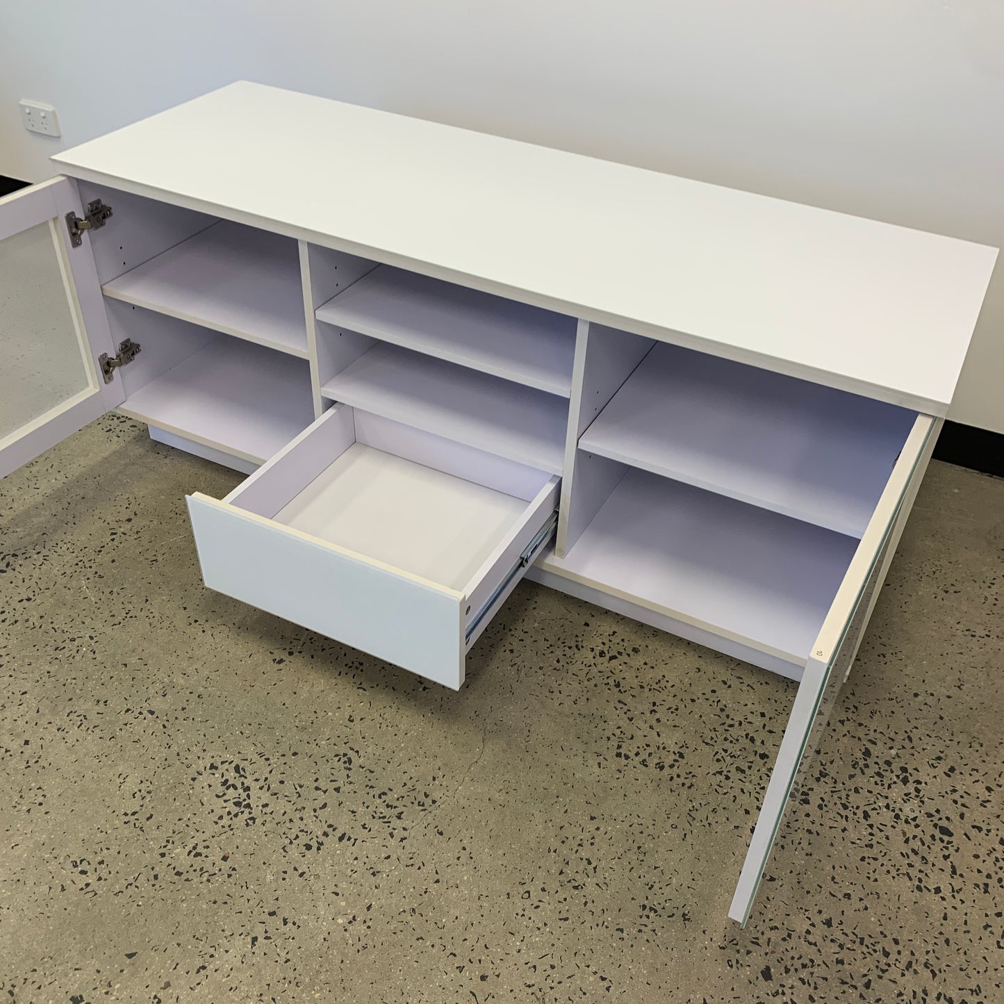 Rvm Titan Entertainment Unit White