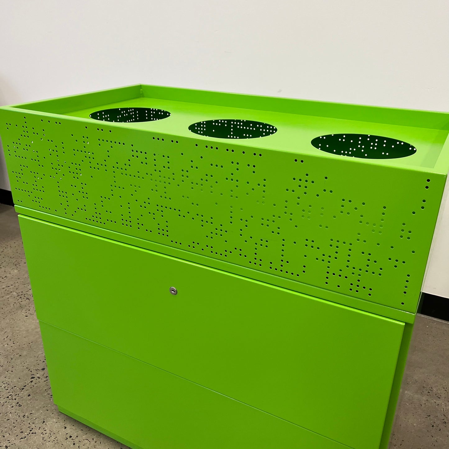 Planex Flox Planter Box in Green Metal