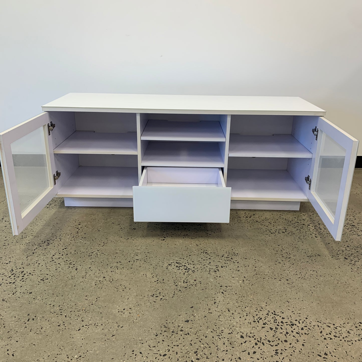 Rvm Titan Entertainment Unit White