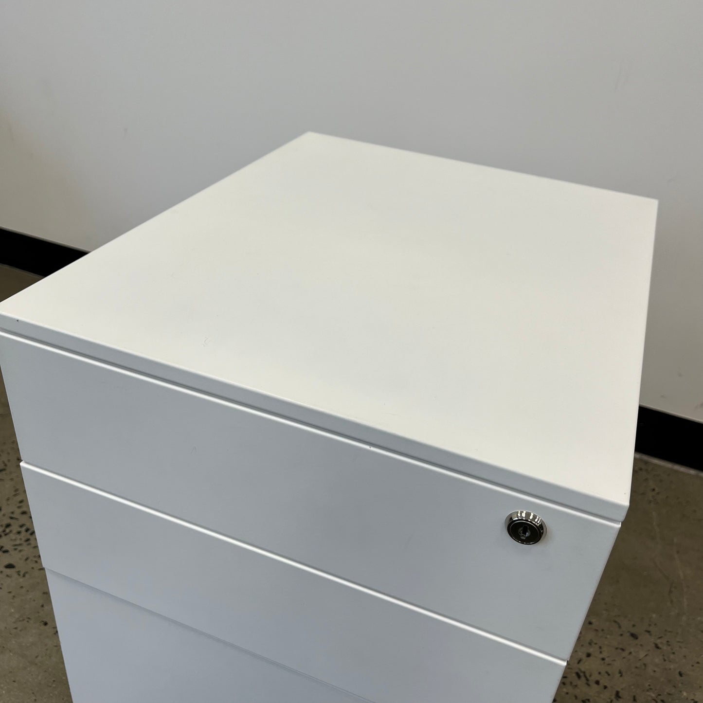 Pedestal 3 Drawers on Wheels White