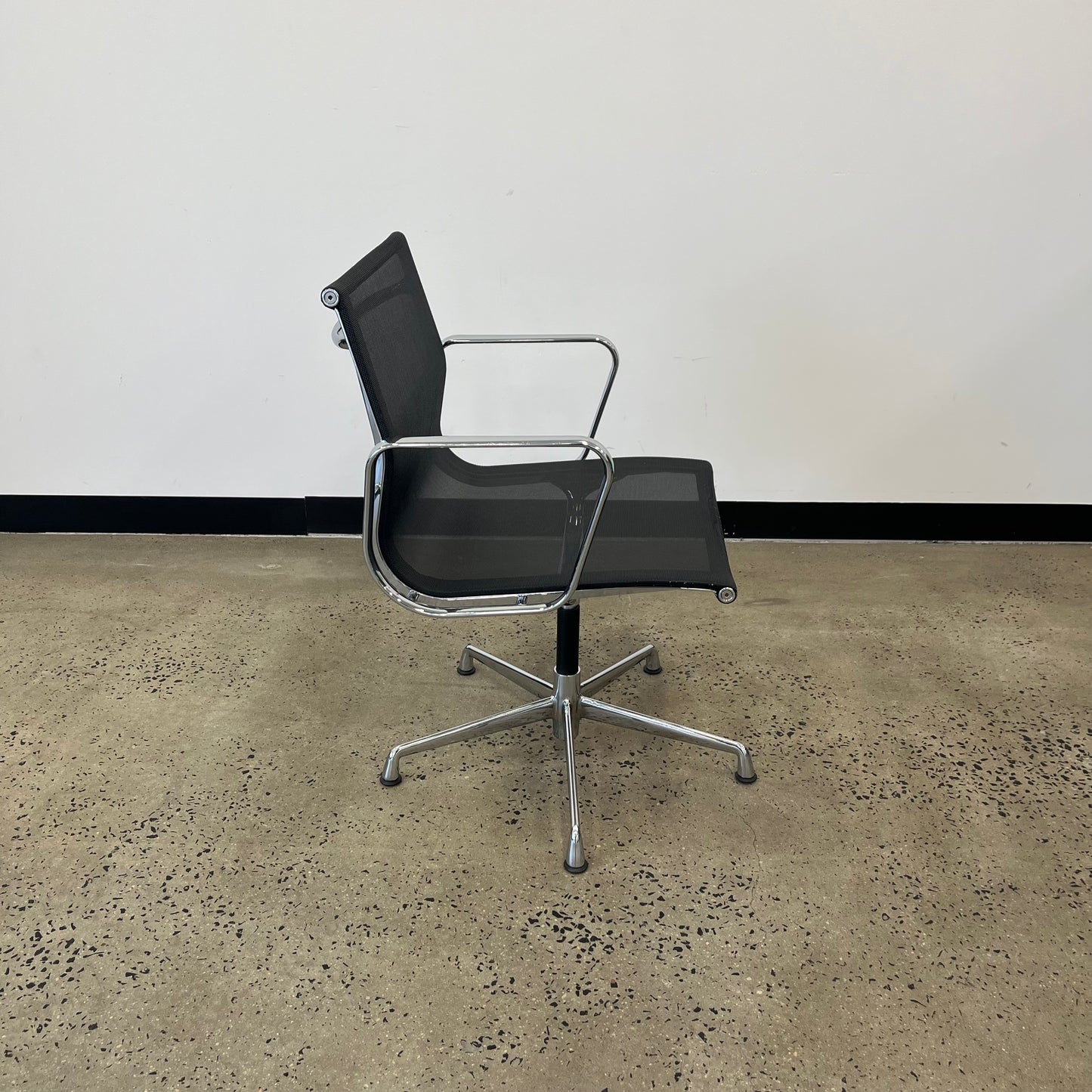 Replica Eames Ea 107 Mesh Swivel Office Chair