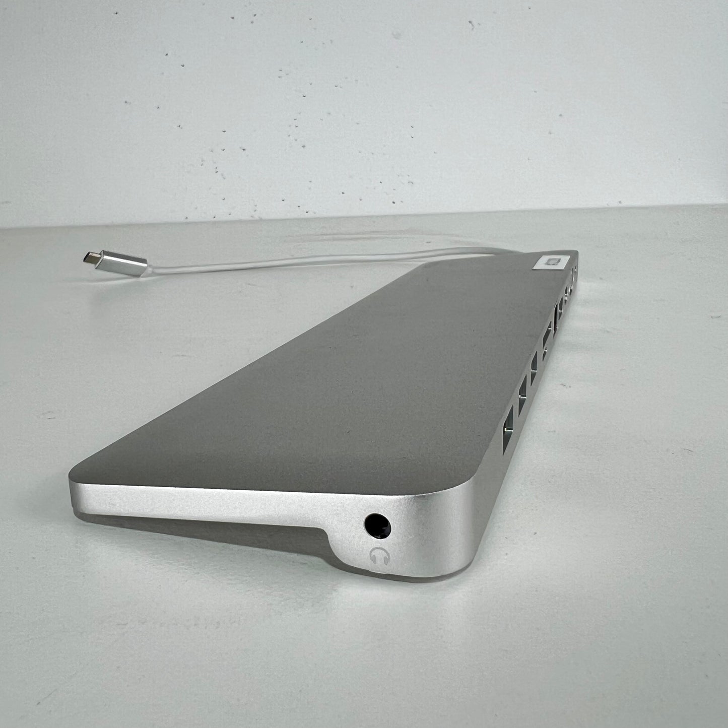 USB-C Multiport Dock with Power Pass-Through UH3234