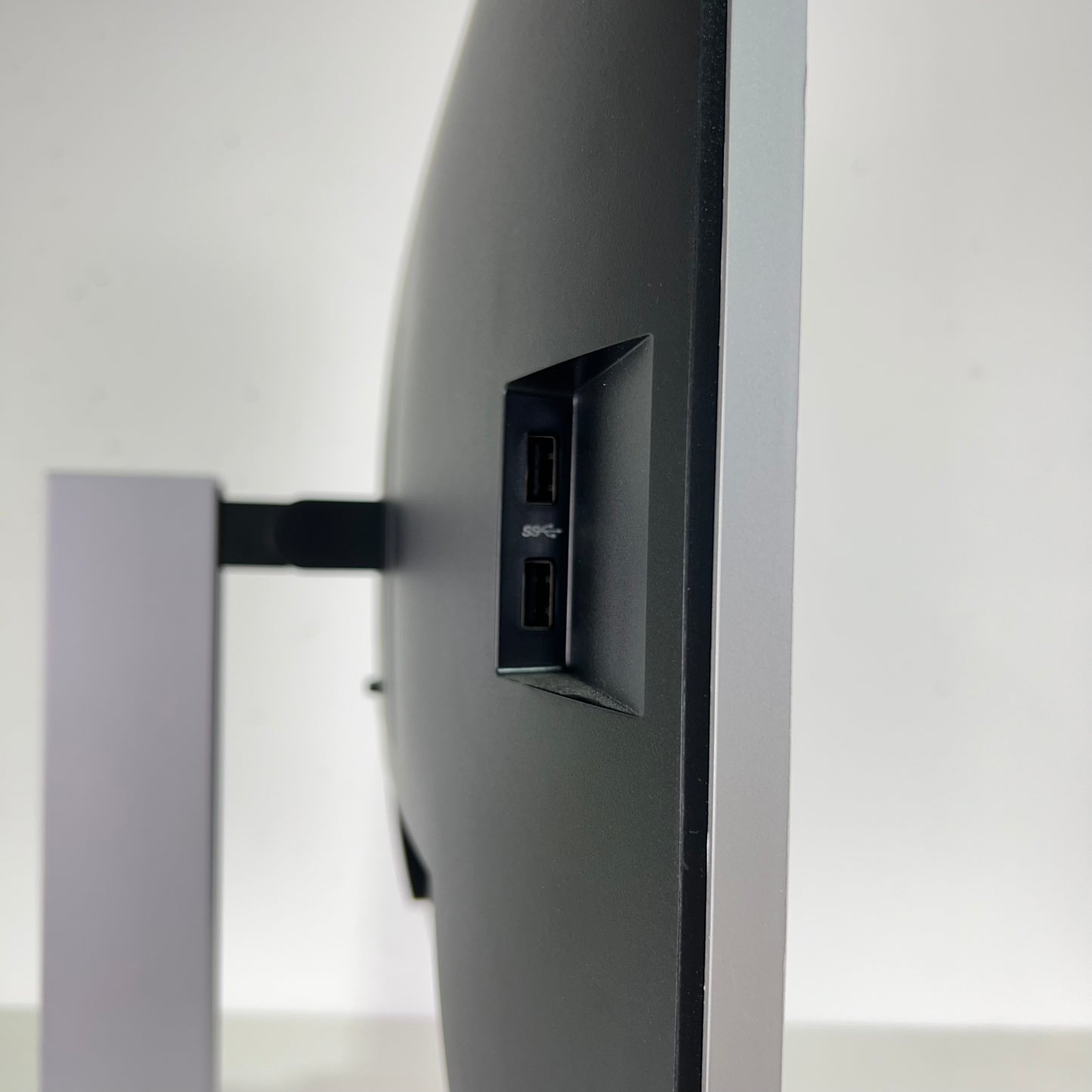 HP EliteDisplay E243I Monitor