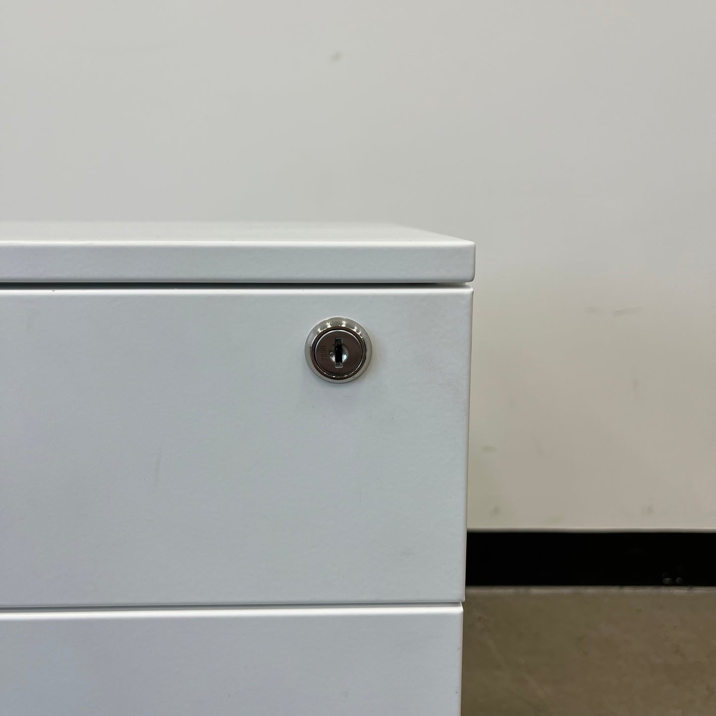 Pedestal 3 Drawers on Wheels White