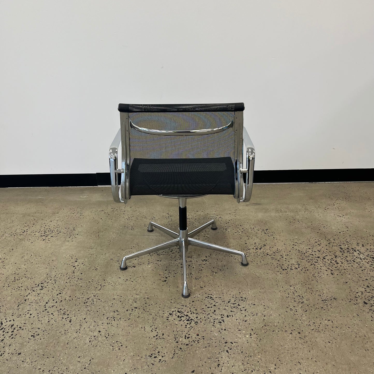 Replica Eames Ea 107 Mesh Swivel Office Chair