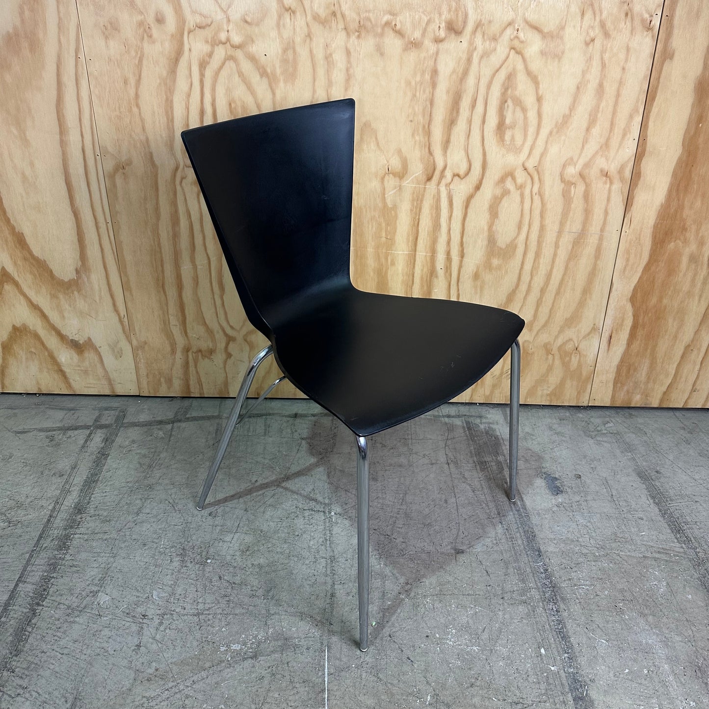 Wealth Visitor Chair in Black with Chrome Legs