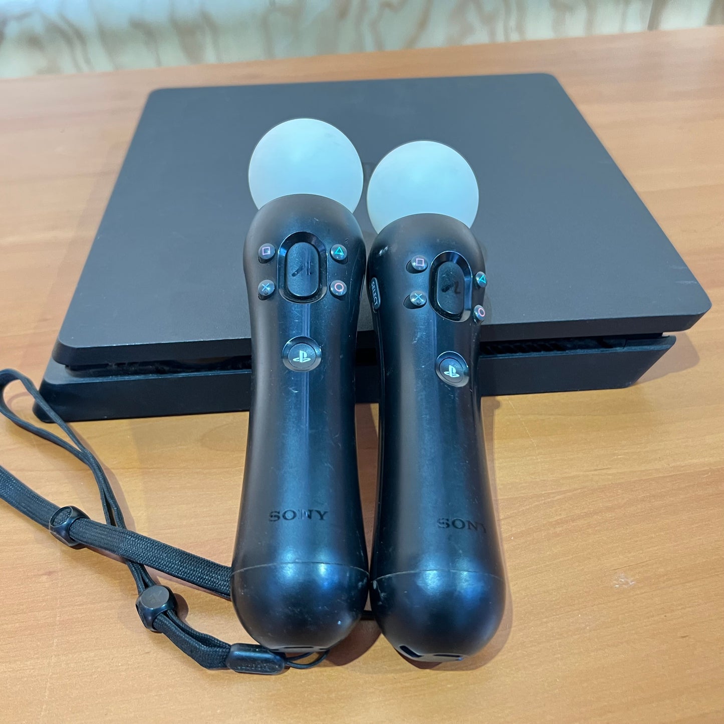 Sony Playstation 4 slim 1TB with controller & PlayStation Move Motion Controllers