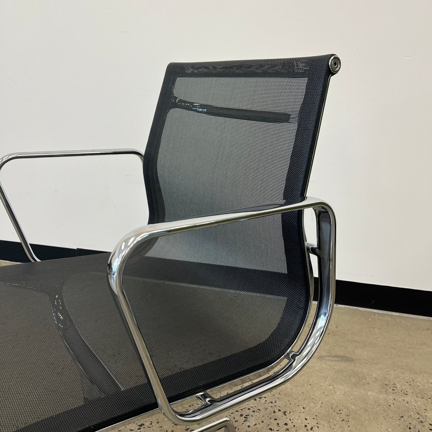 Replica Eames Ea 107 Mesh Swivel Office Chair
