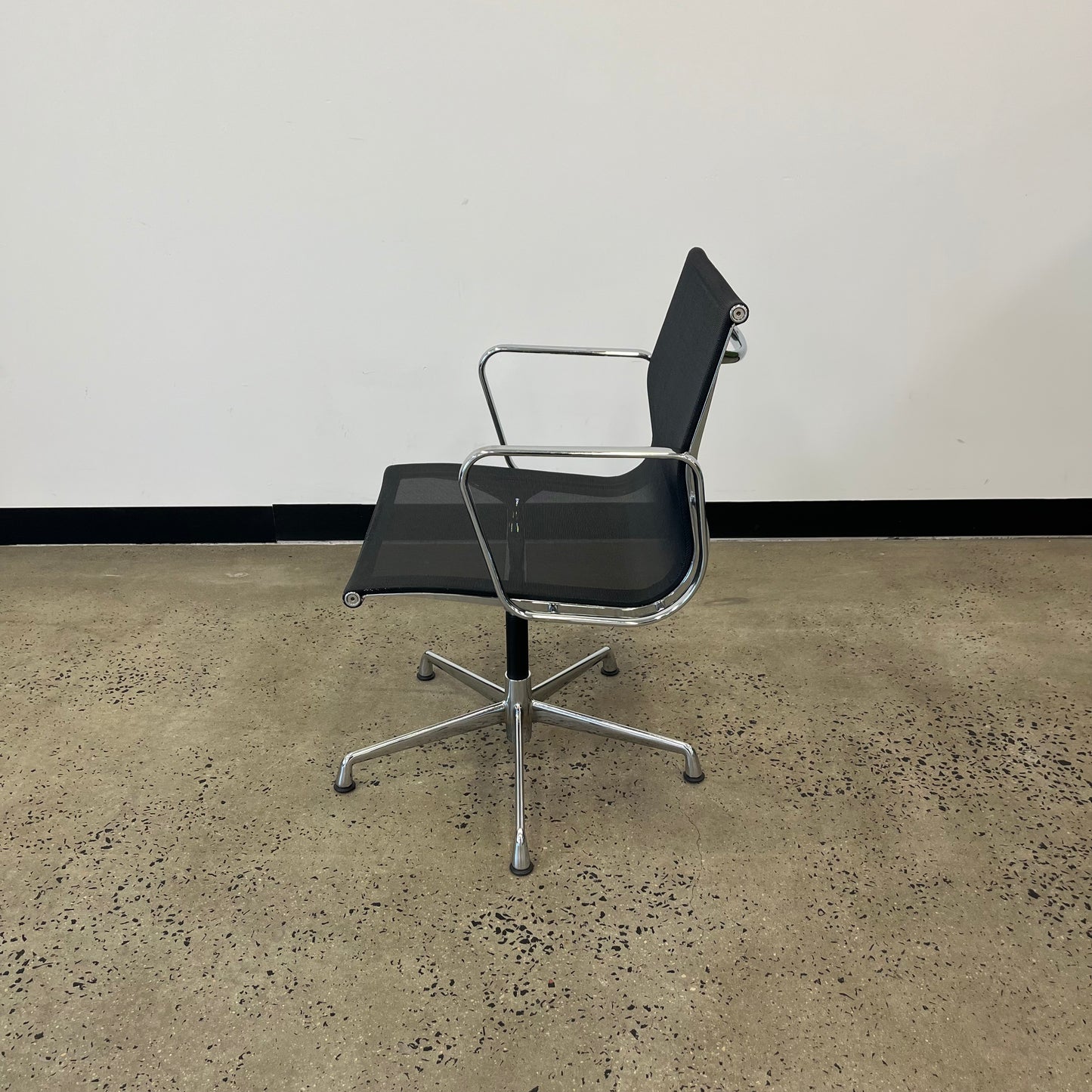 Replica Eames Ea 107 Mesh Swivel Office Chair