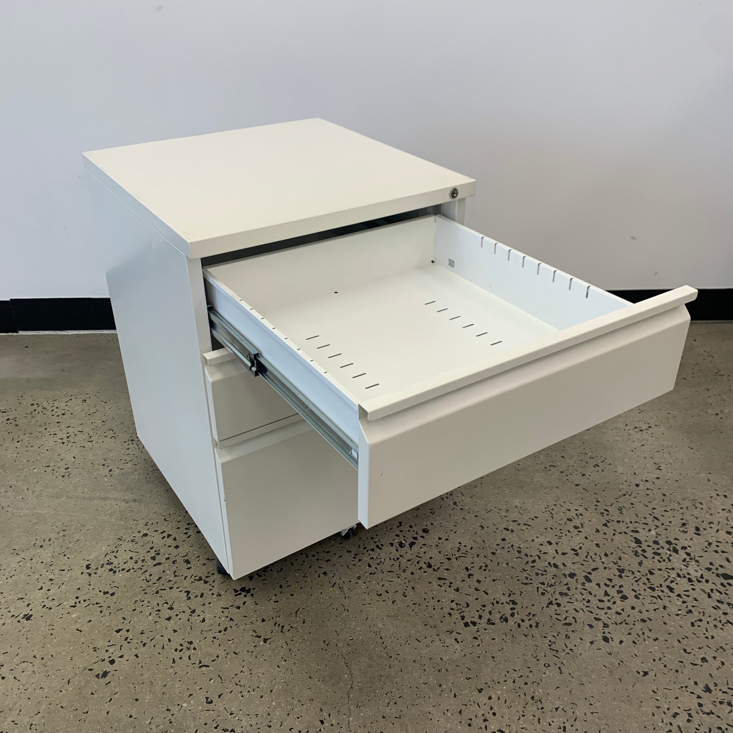White Pedestal 3 Drawers Metal