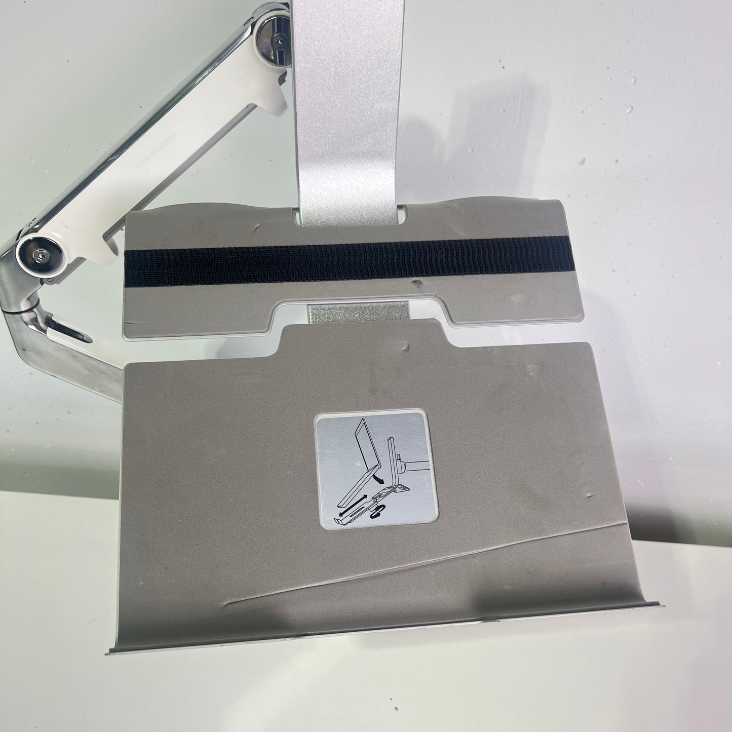 Humanscale Single Monitor Arm M2 Polished Aluminium with Laptop Tray
