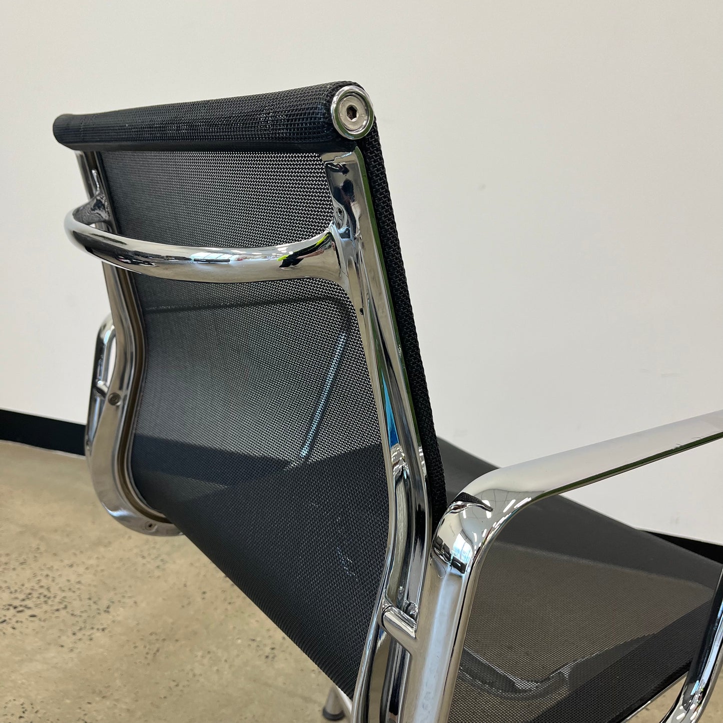 Replica Eames Ea 107 Mesh Swivel Office Chair