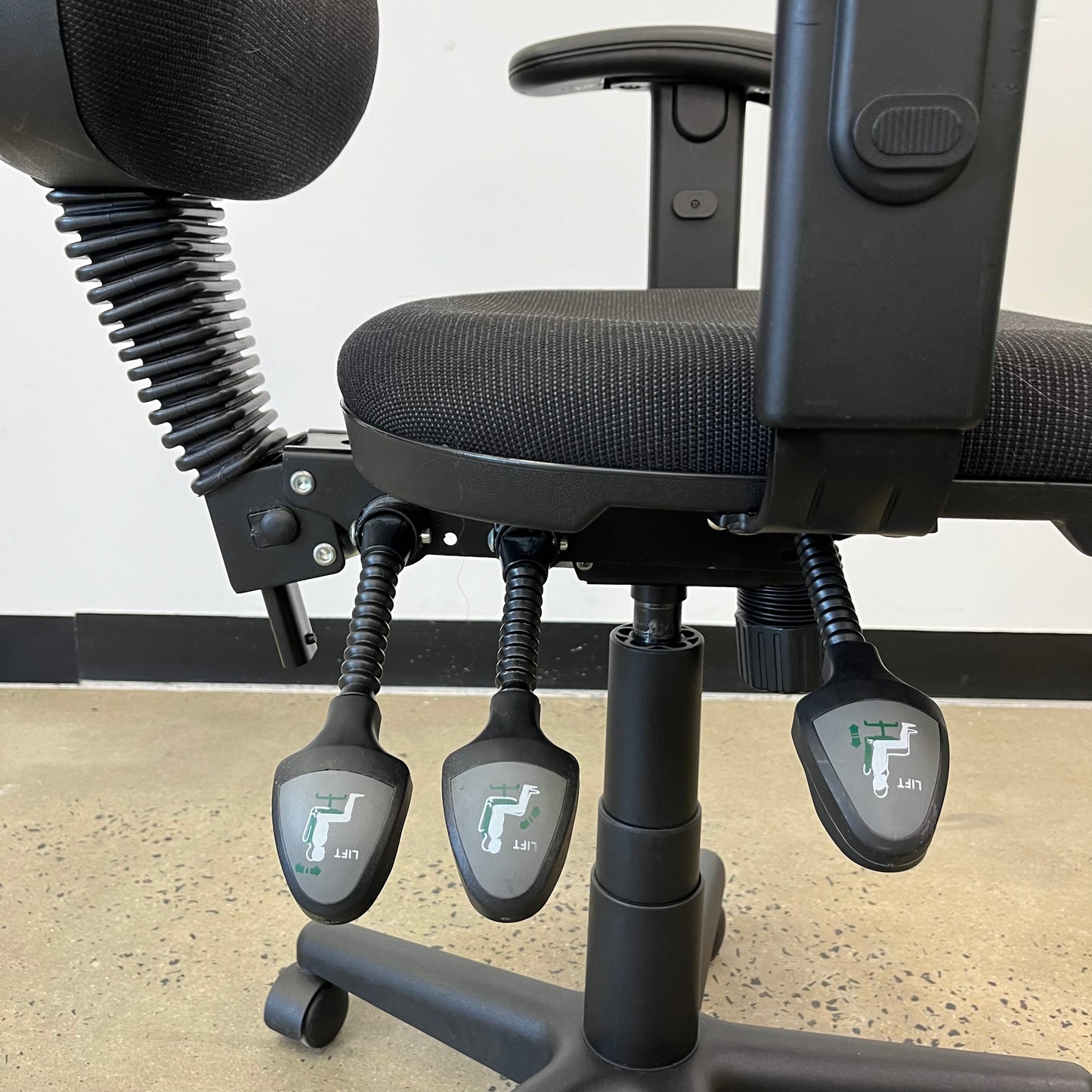 Rosier Delta Plus Black Office Task Chair