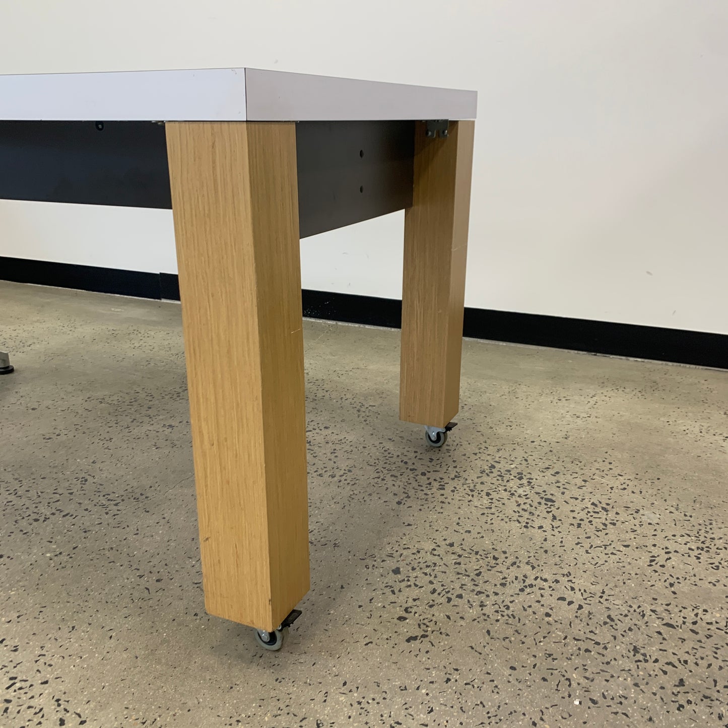 Thinking Works White Curved End Desk with 2 Wheels