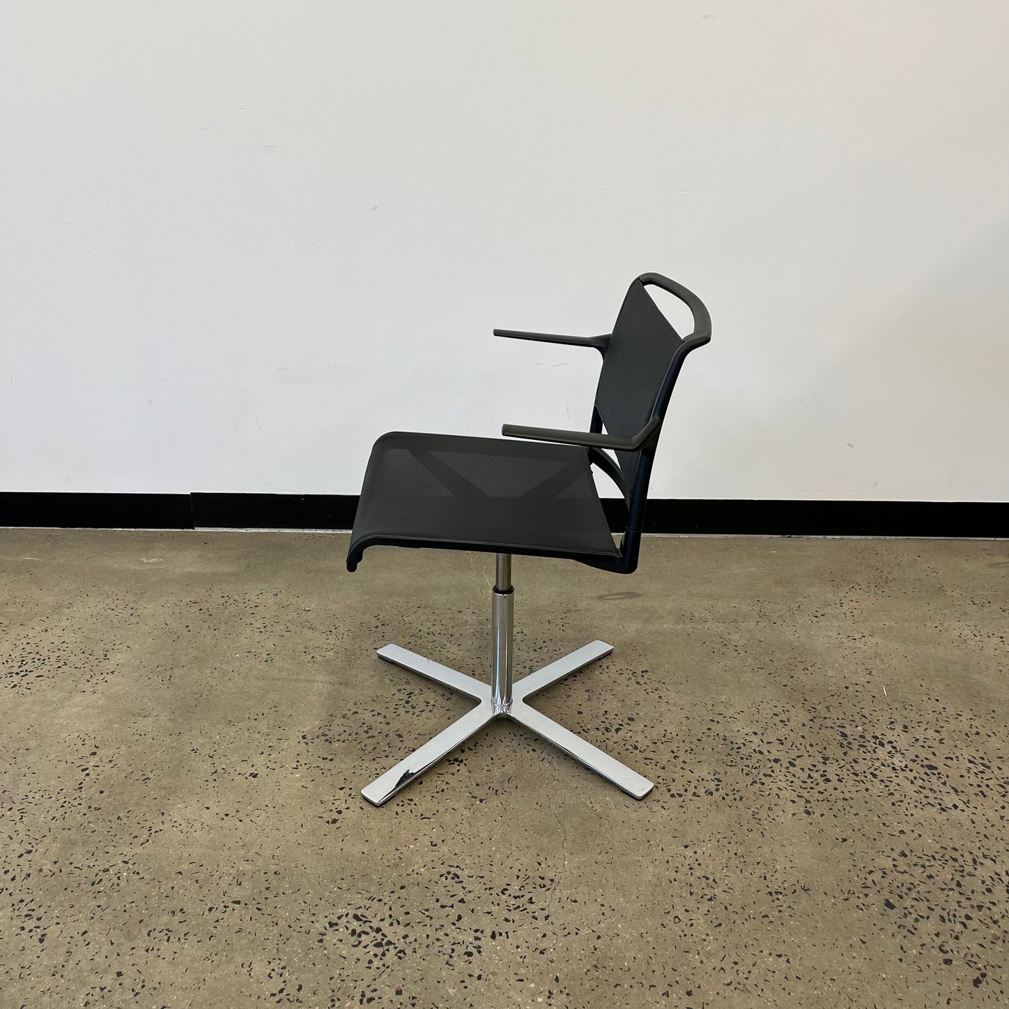 Wilkhahn Stapelstuhl Aline 231/2 Grau Mesh Swivel Chairs