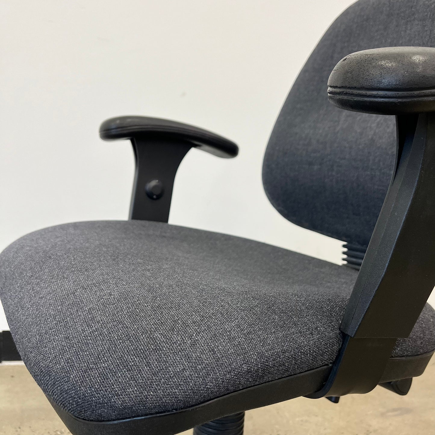 Rosier Delta Plus Charcoal Office Task Chair