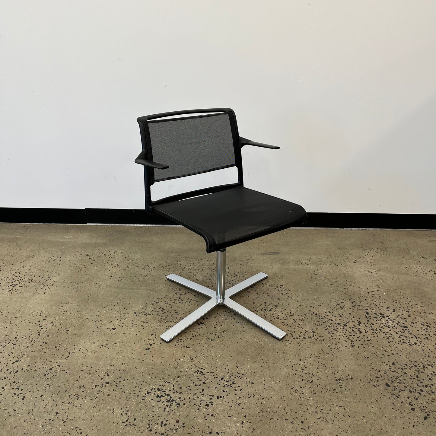 Wilkhahn Stapelstuhl Aline 231/2 Grau Mesh Swivel Chairs