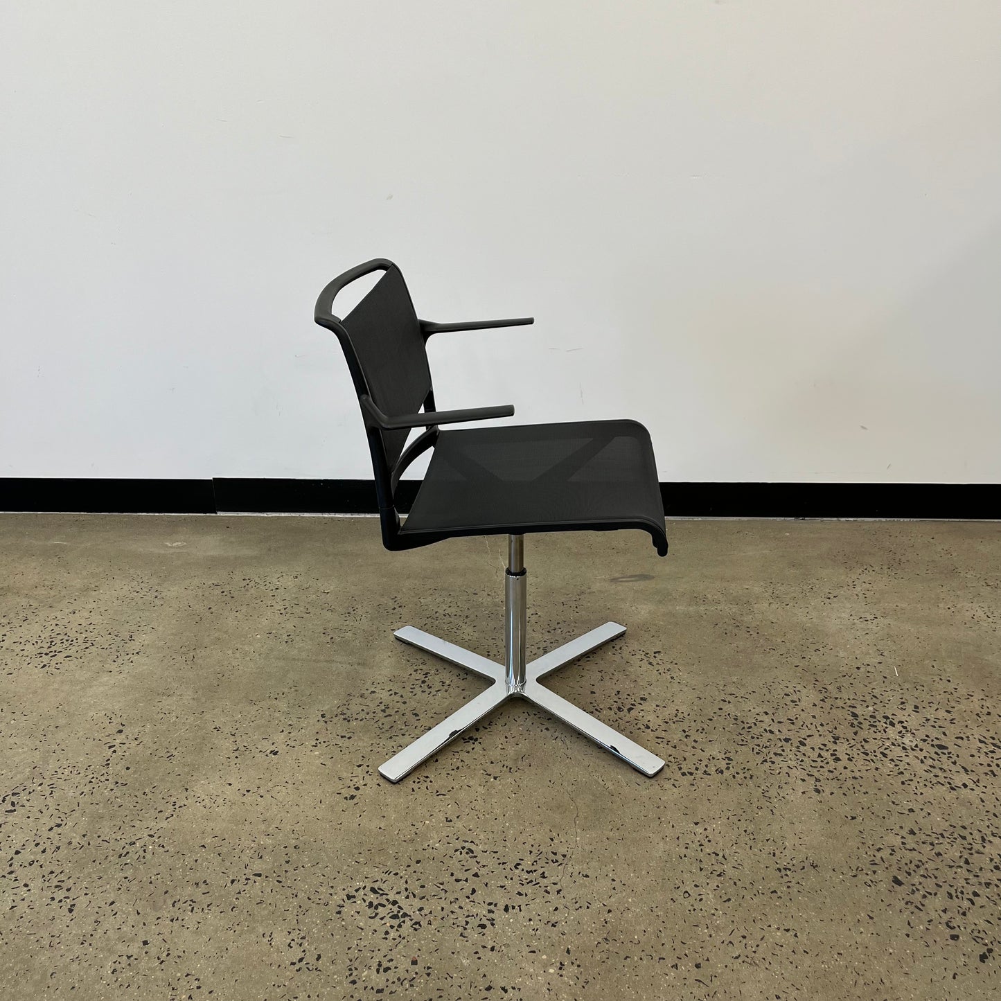 Wilkhahn Stapelstuhl Aline 231/2 Grau Mesh Swivel Chairs