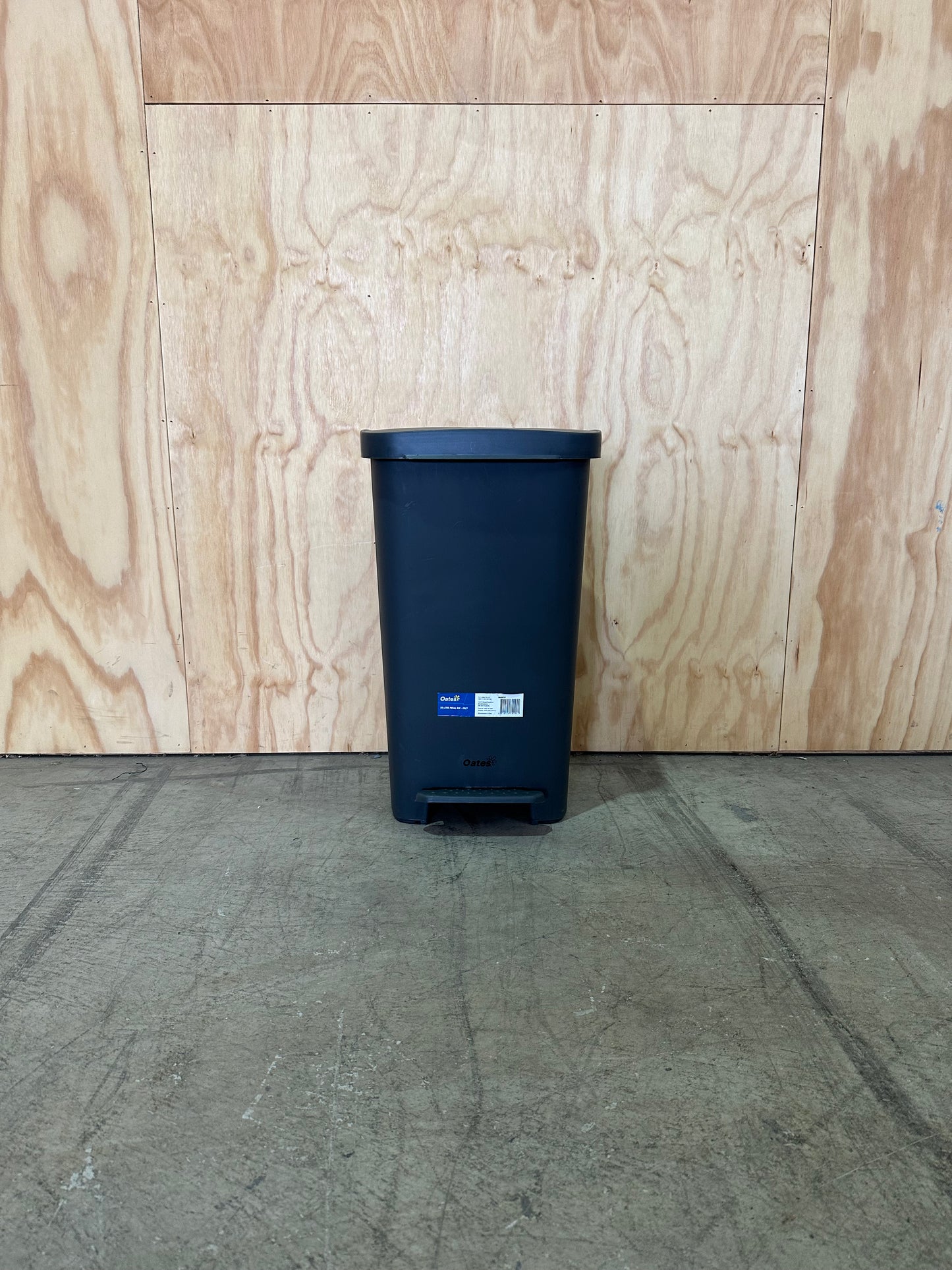 Oates 50 litre pedal bin in Grey