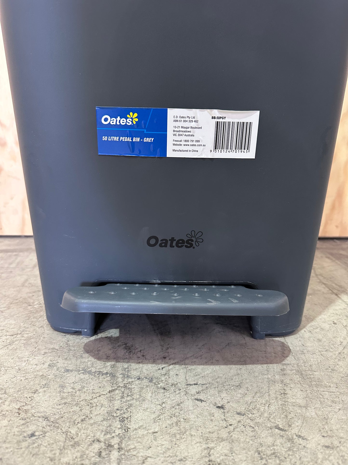 Oates 50 litre pedal bin in Grey