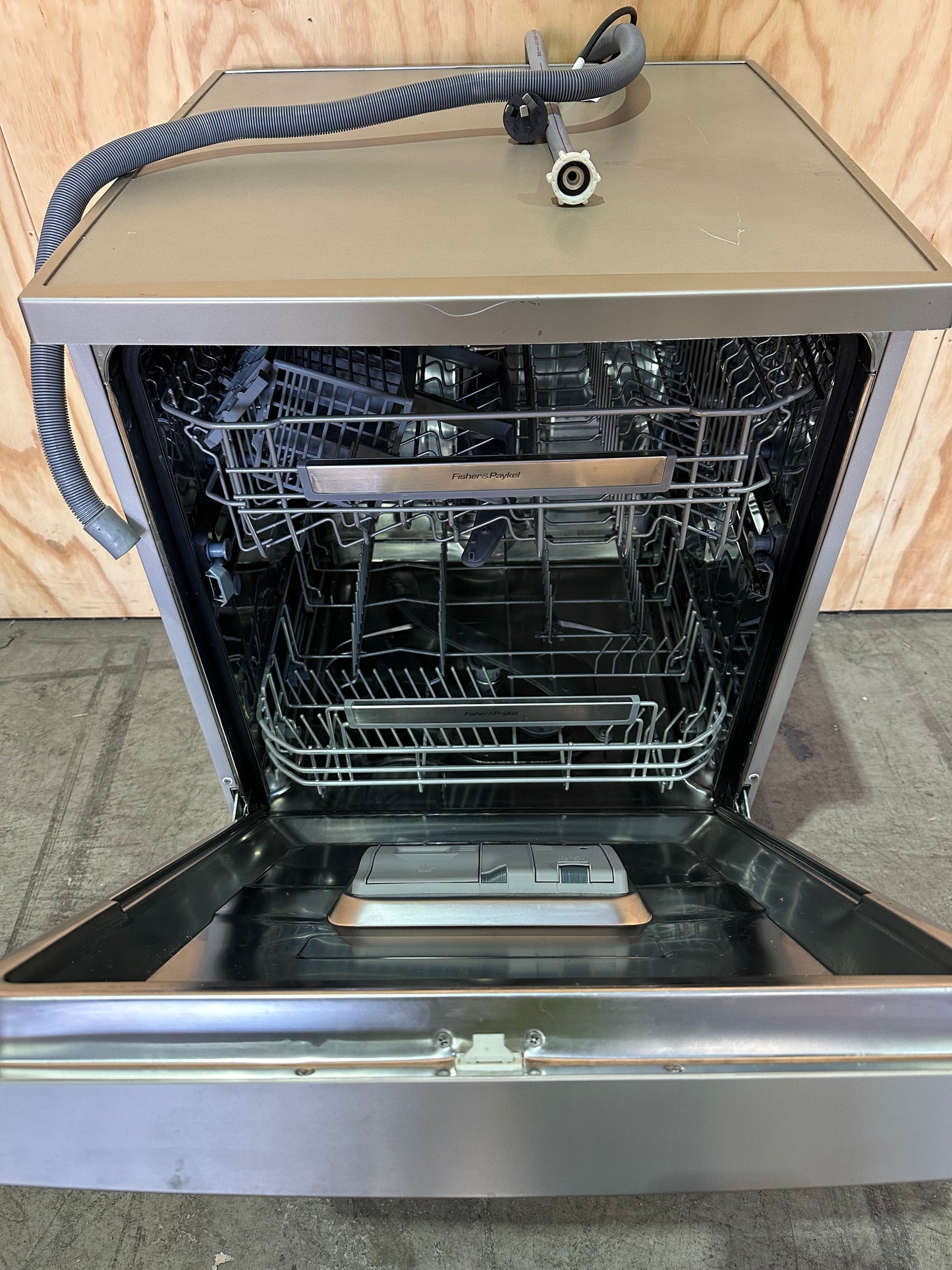 Fisher and Paykel DW60CEX1 Dishwasher