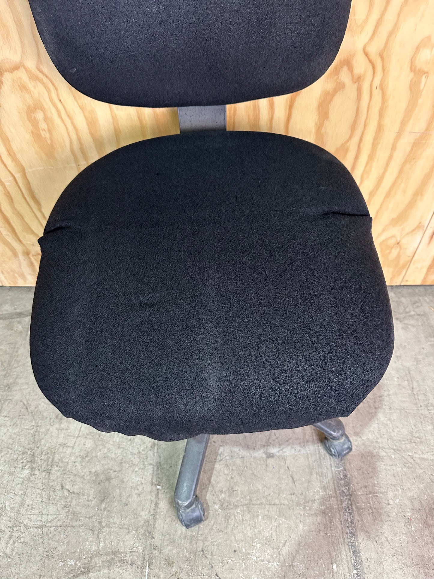 CLEARANCE Gregory Task Chair