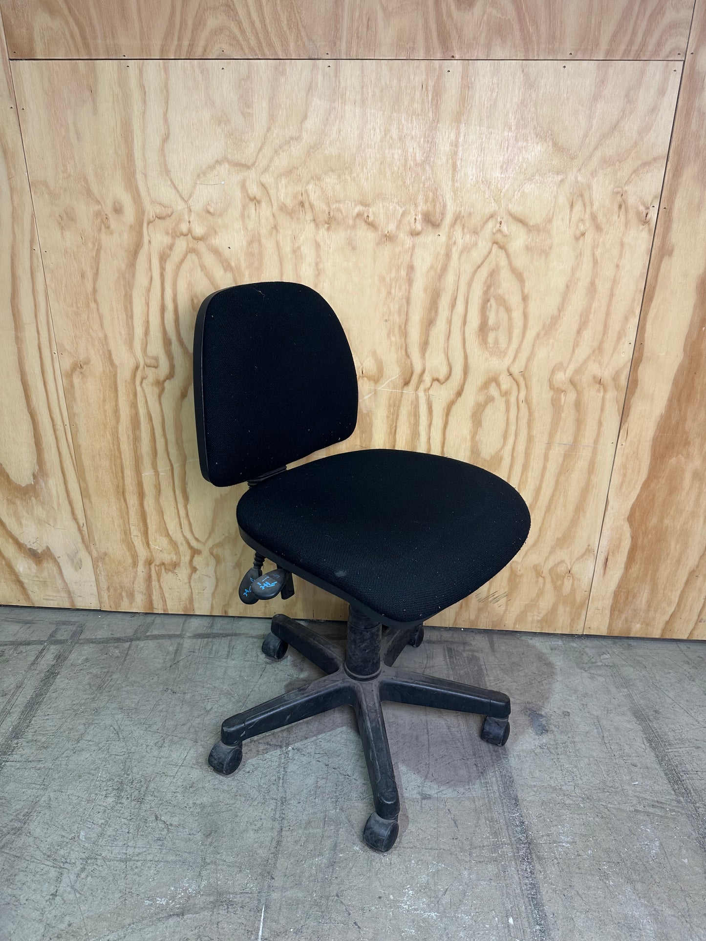 CLEARANCE Black Eclipse Task Chair