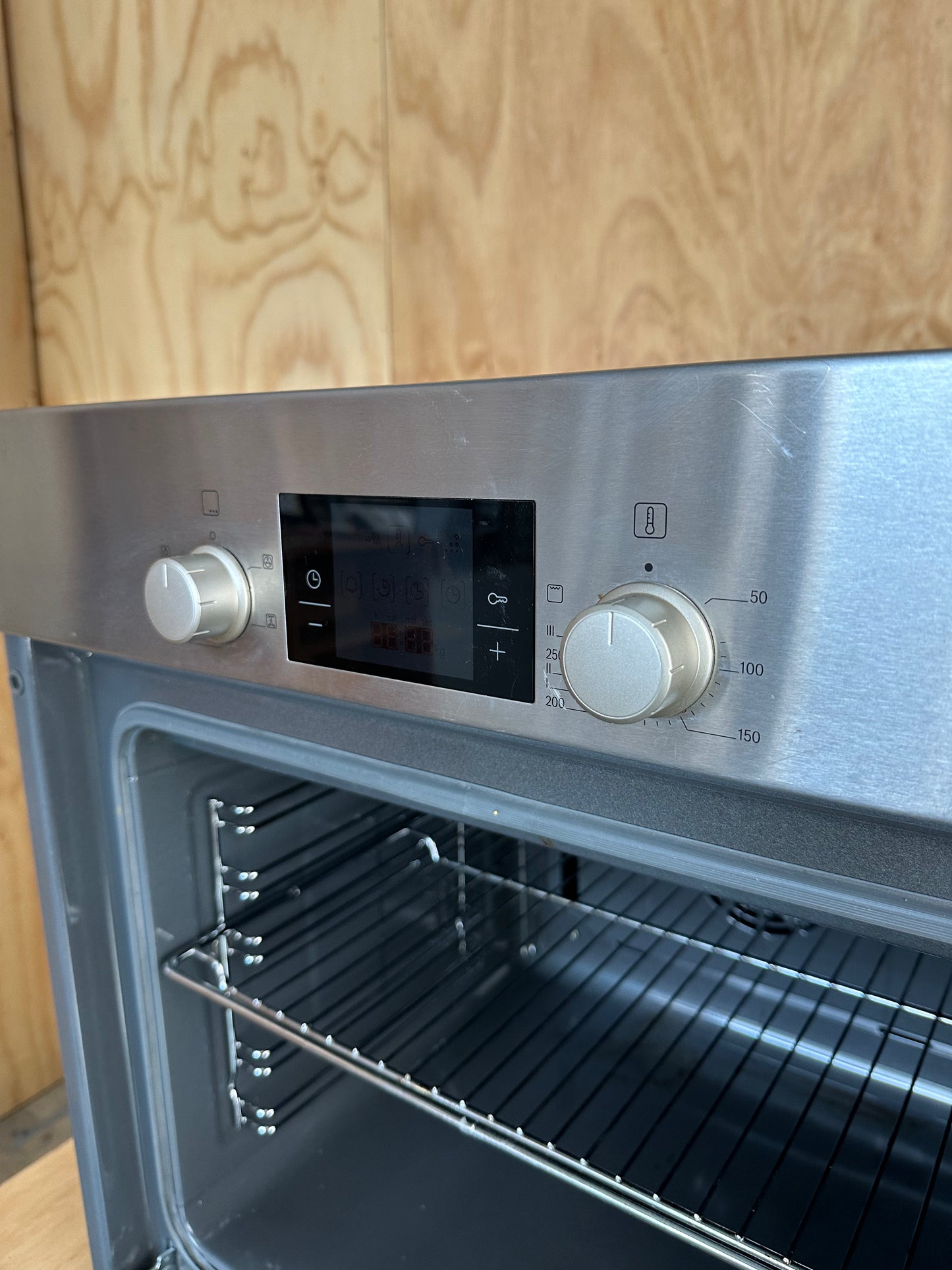 Bosch HBA13B150A 60cm Serie 6 Built in Oven with rangehood fan