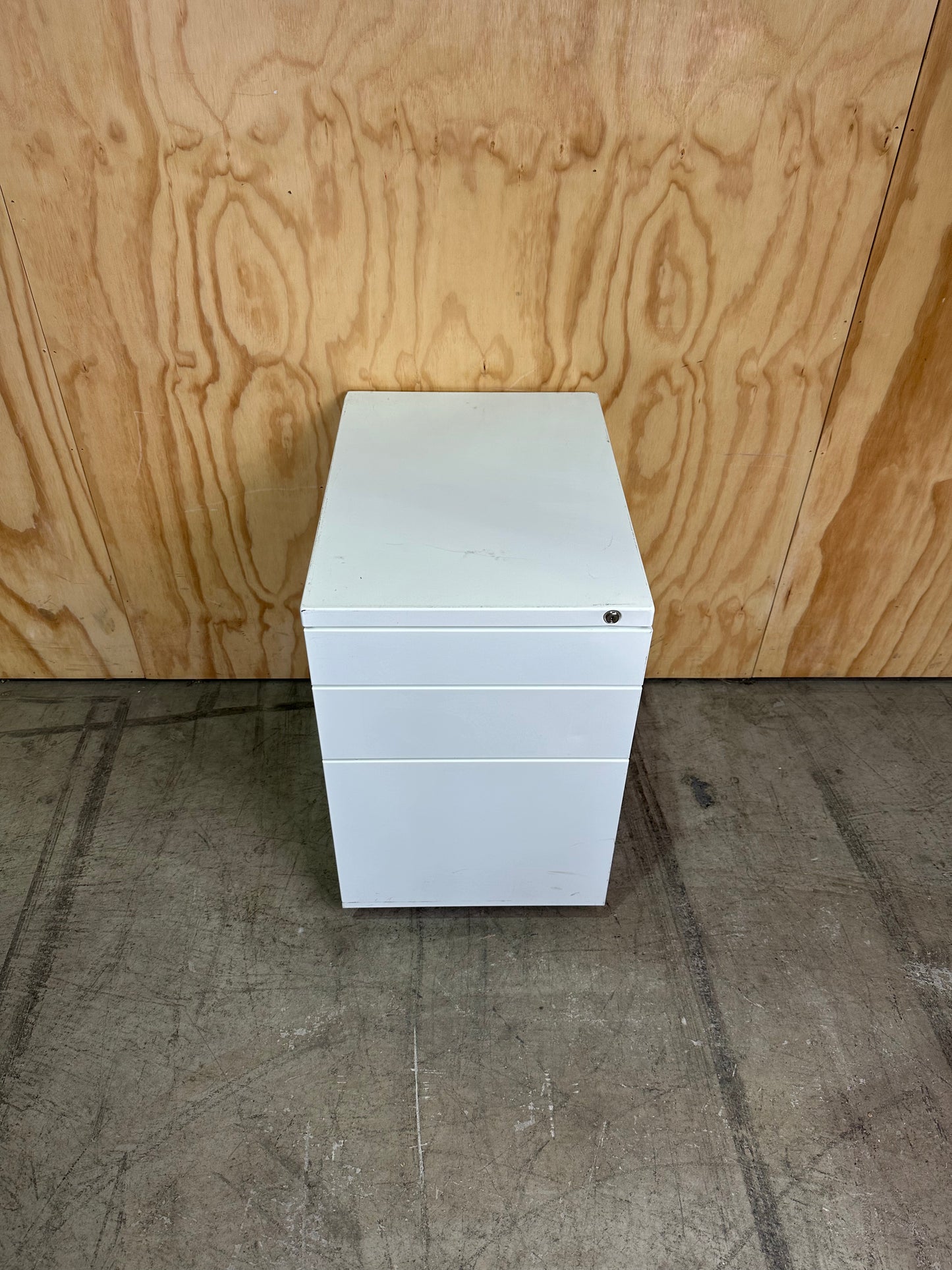 CLEARANCE White Pedestal