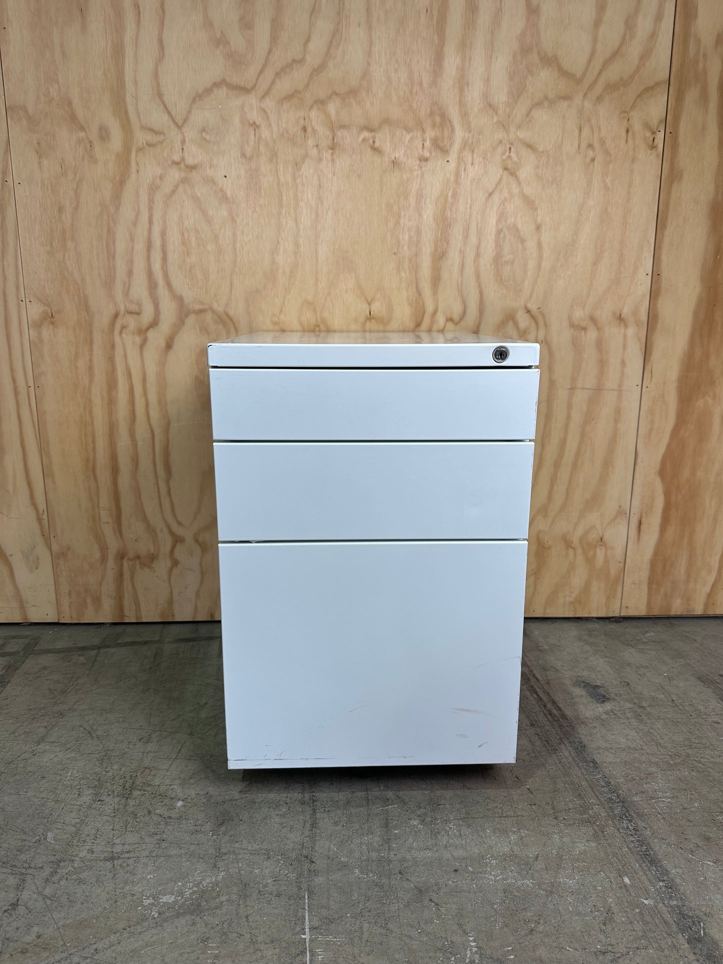 CLEARANCE White Pedestal