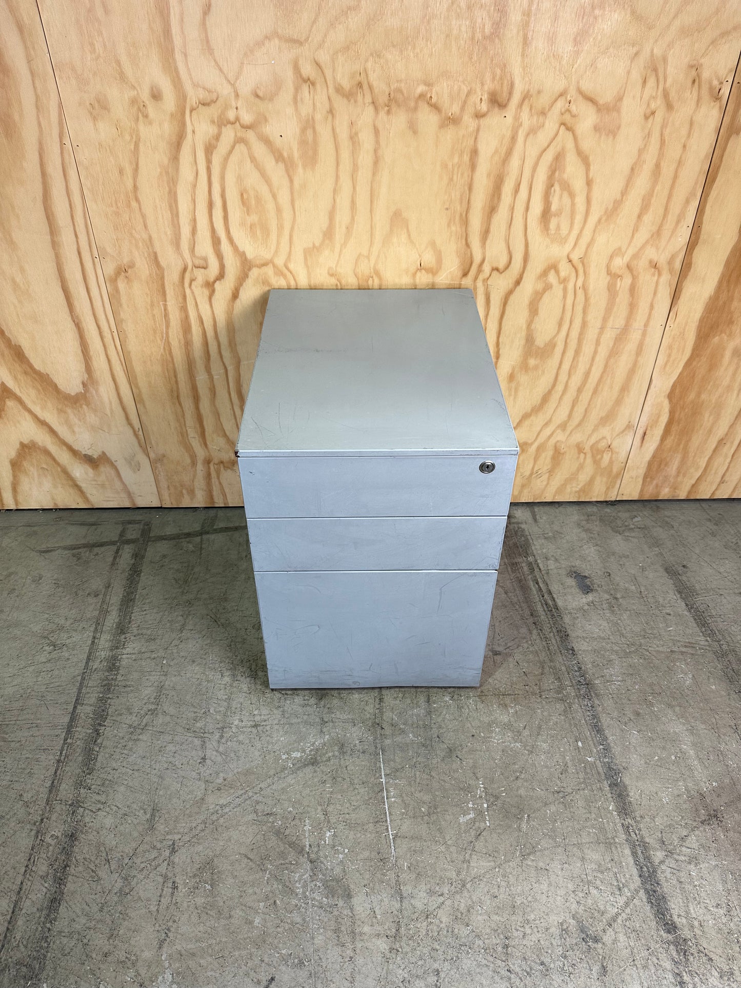 CLEARANCE Light Silver Pedestal