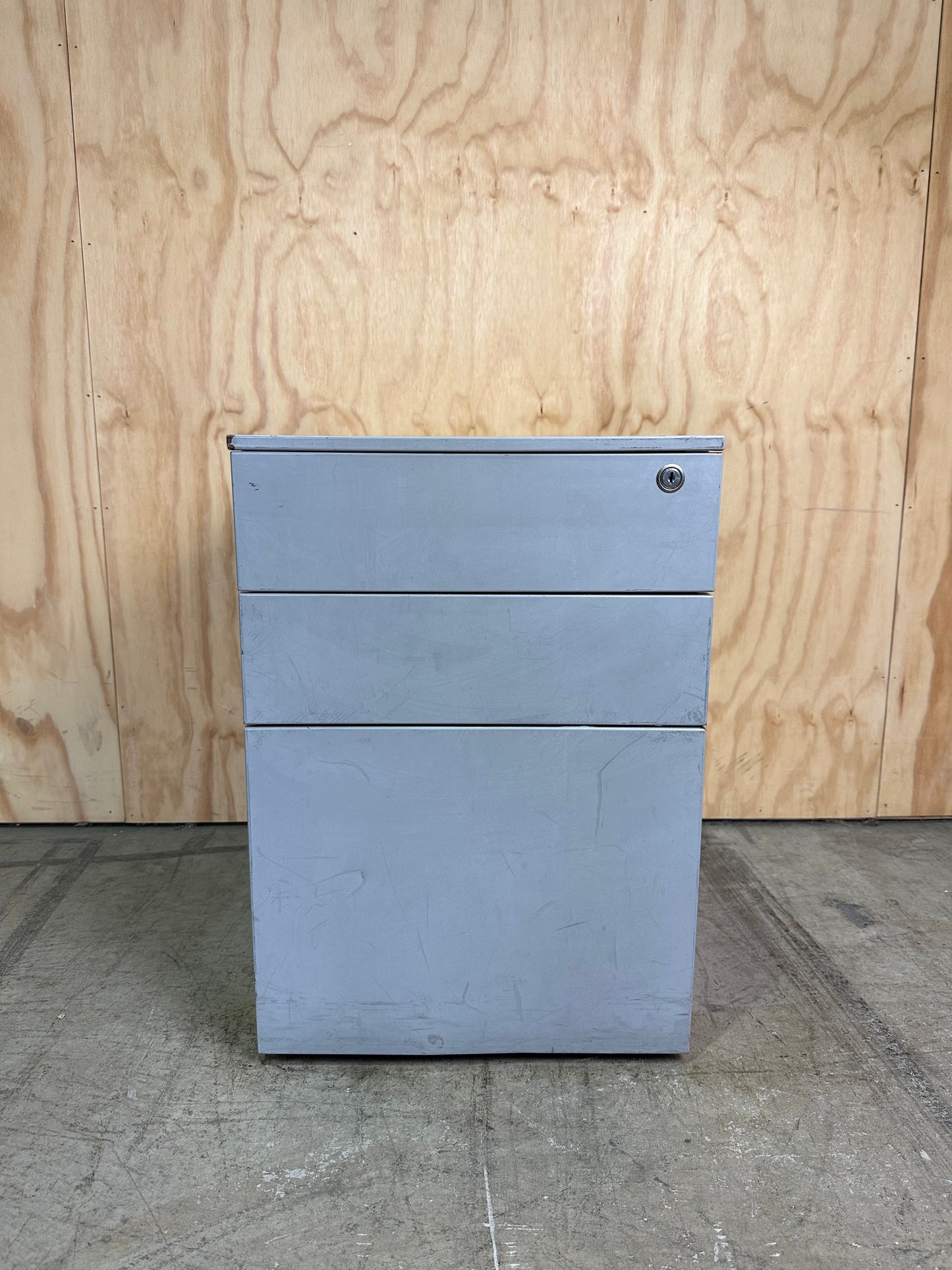 CLEARANCE Light Silver Pedestal