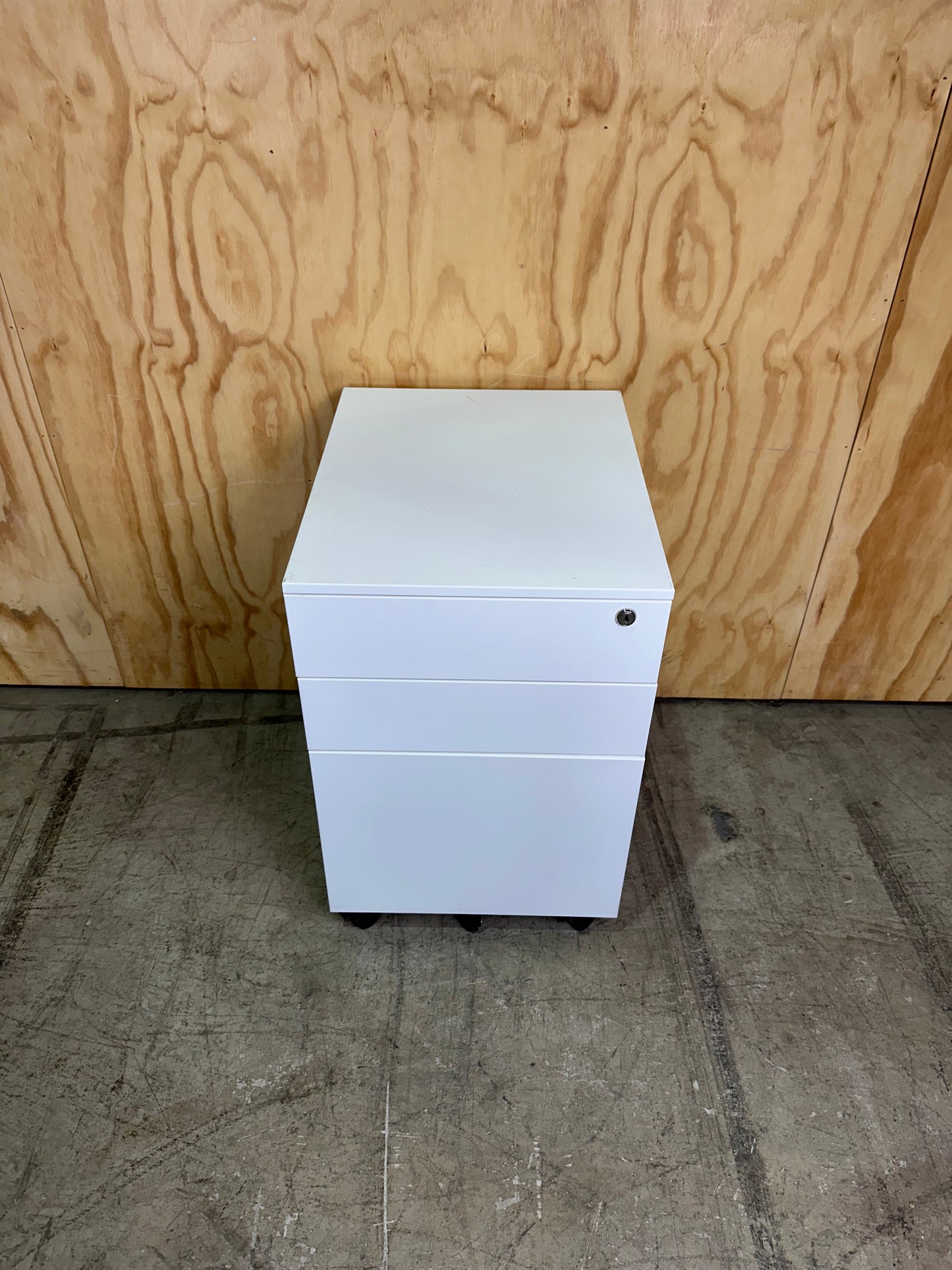 CLEARANCE White Pedestal