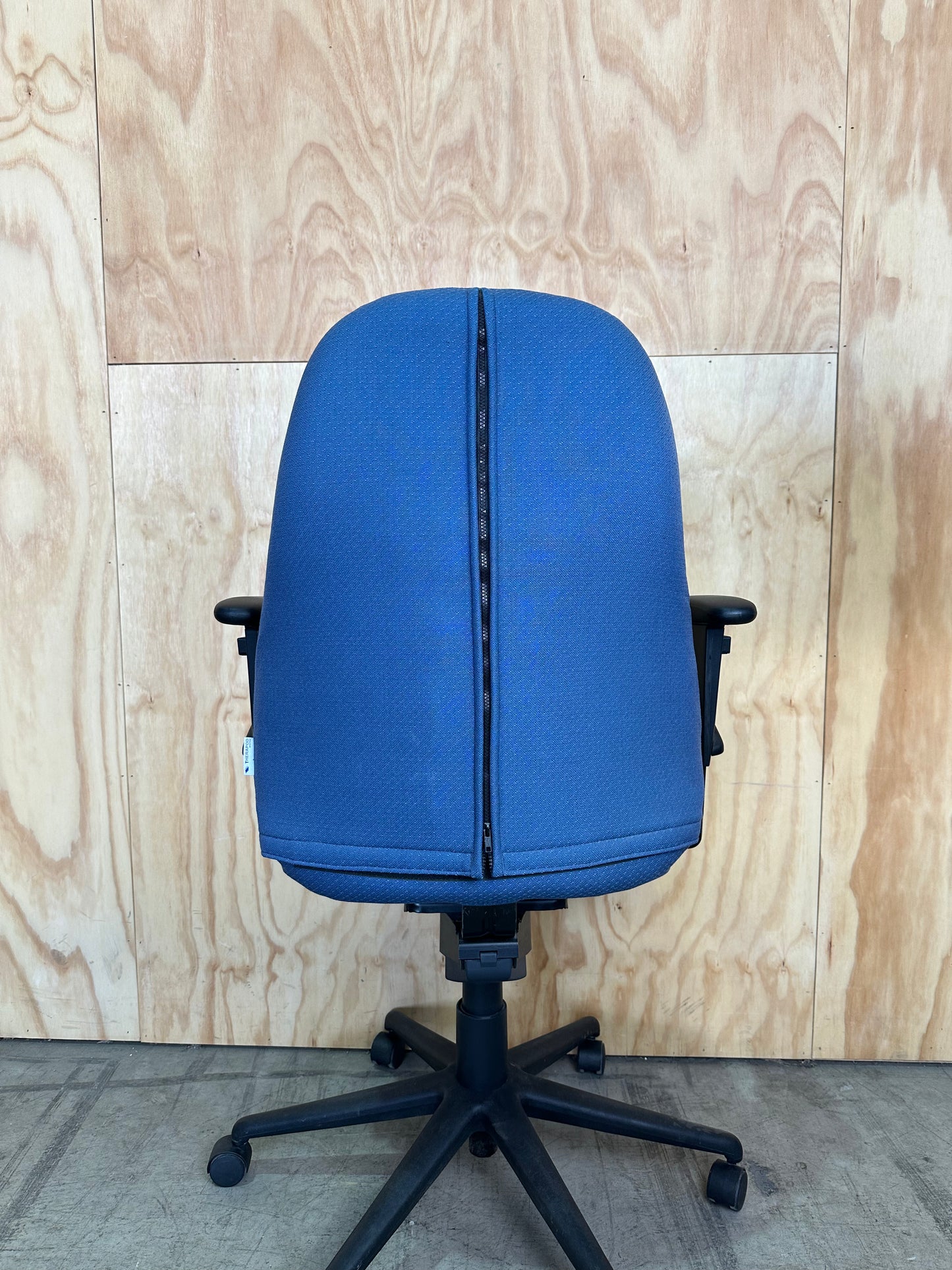 Therapod contemporary blue swivel office chair