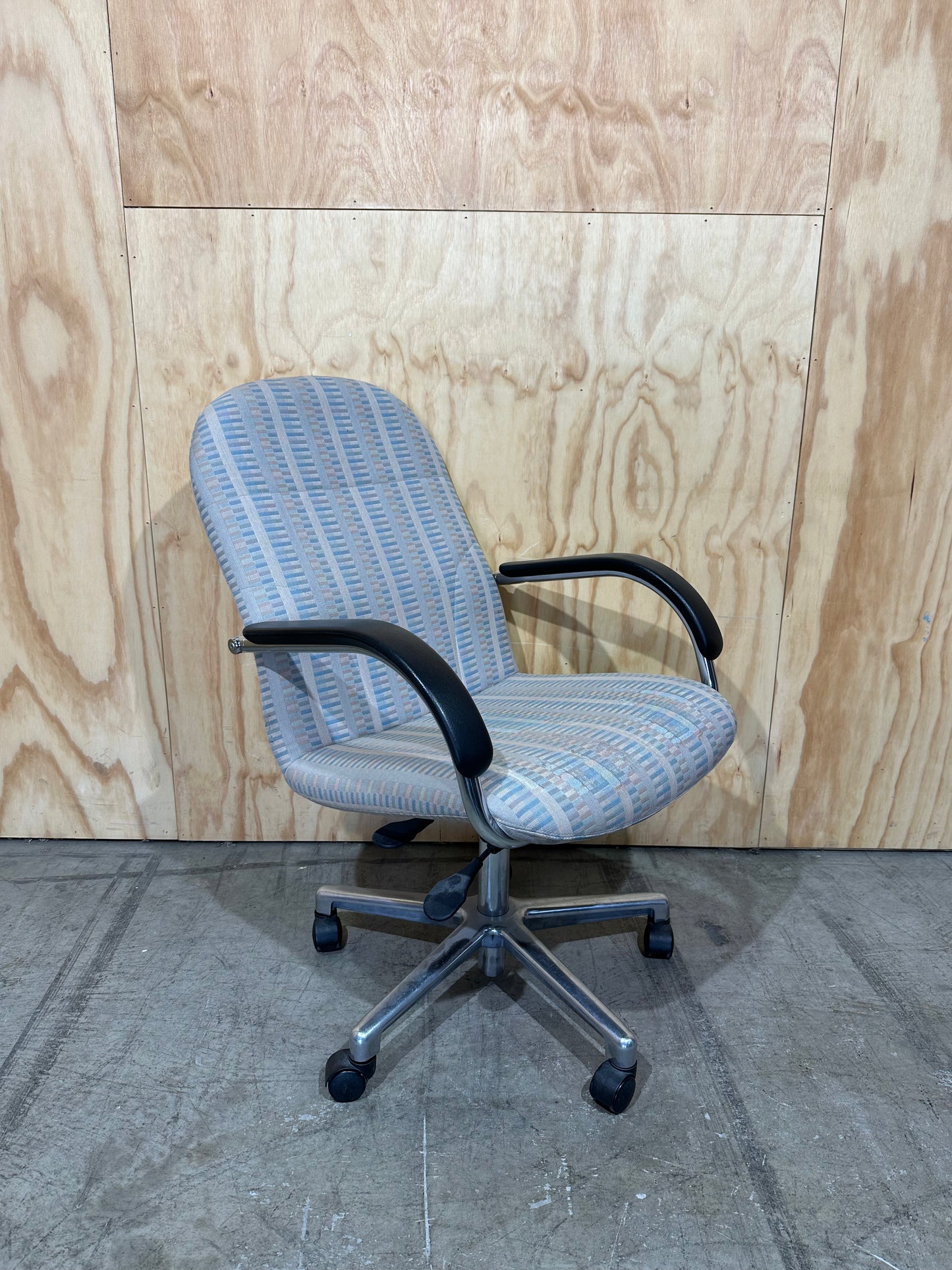 CLEARANCE Task Chair