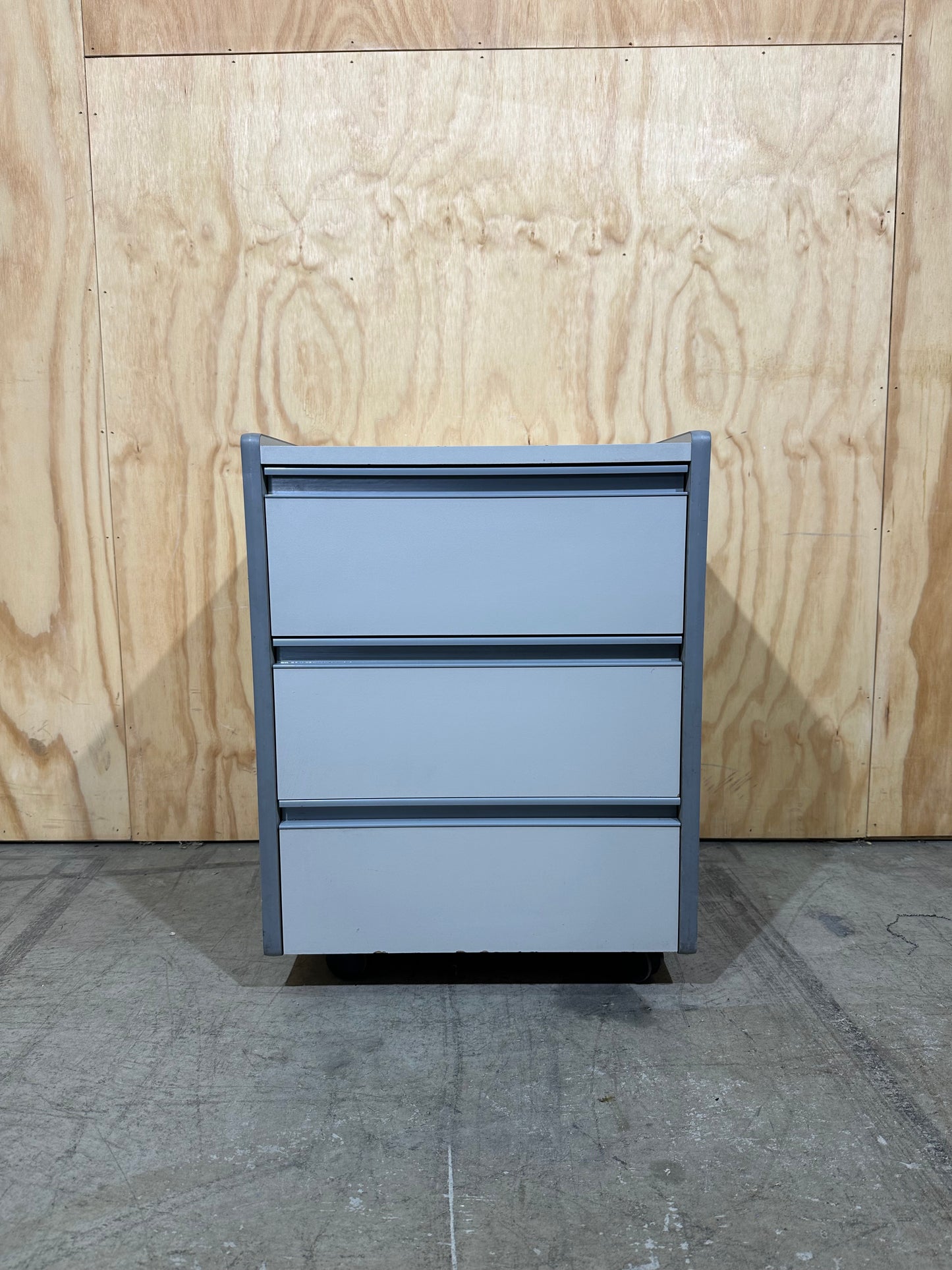 White 3 drawer pedestal