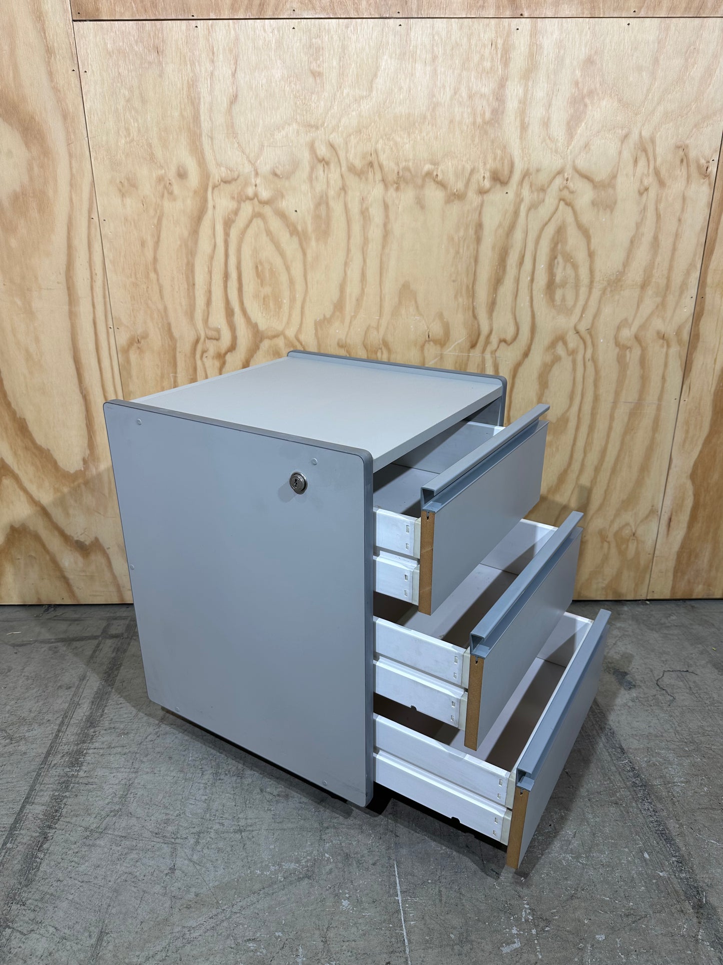 White 3 drawer pedestal