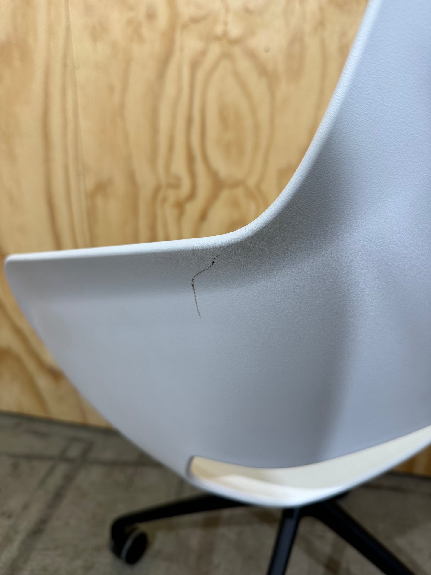 Sinetica swivel chair on castors