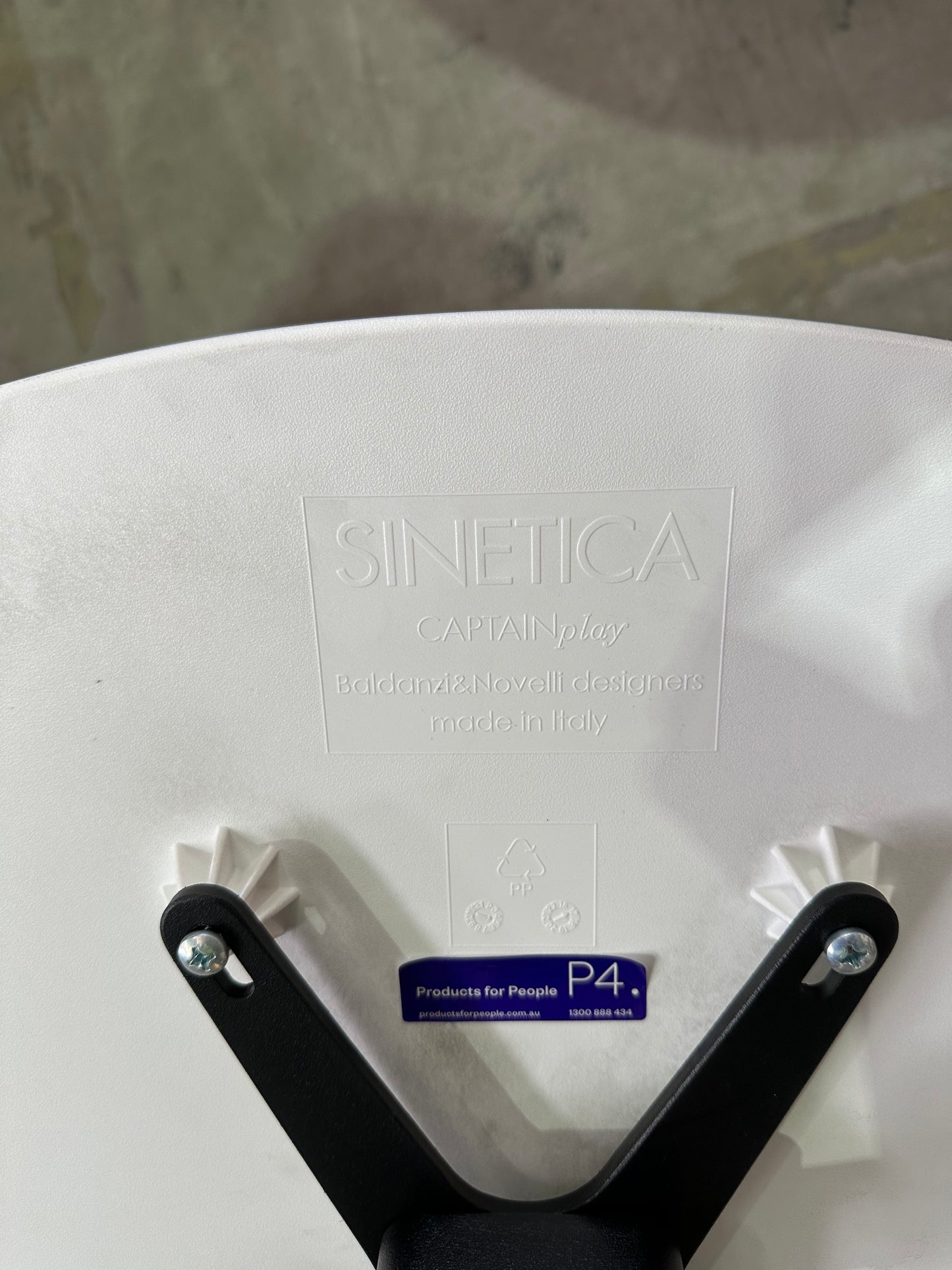 Sinetica swivel chair on castors