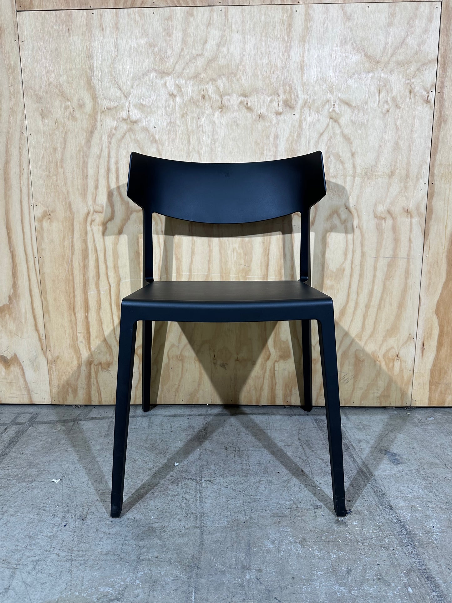 Actiu wing stacker black